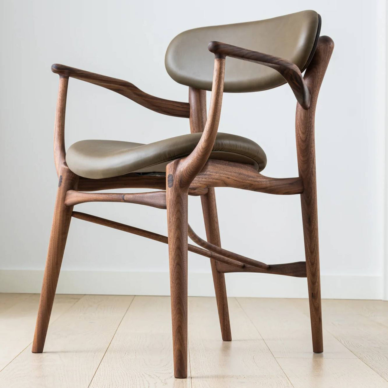 Fjoon Captain's Chair