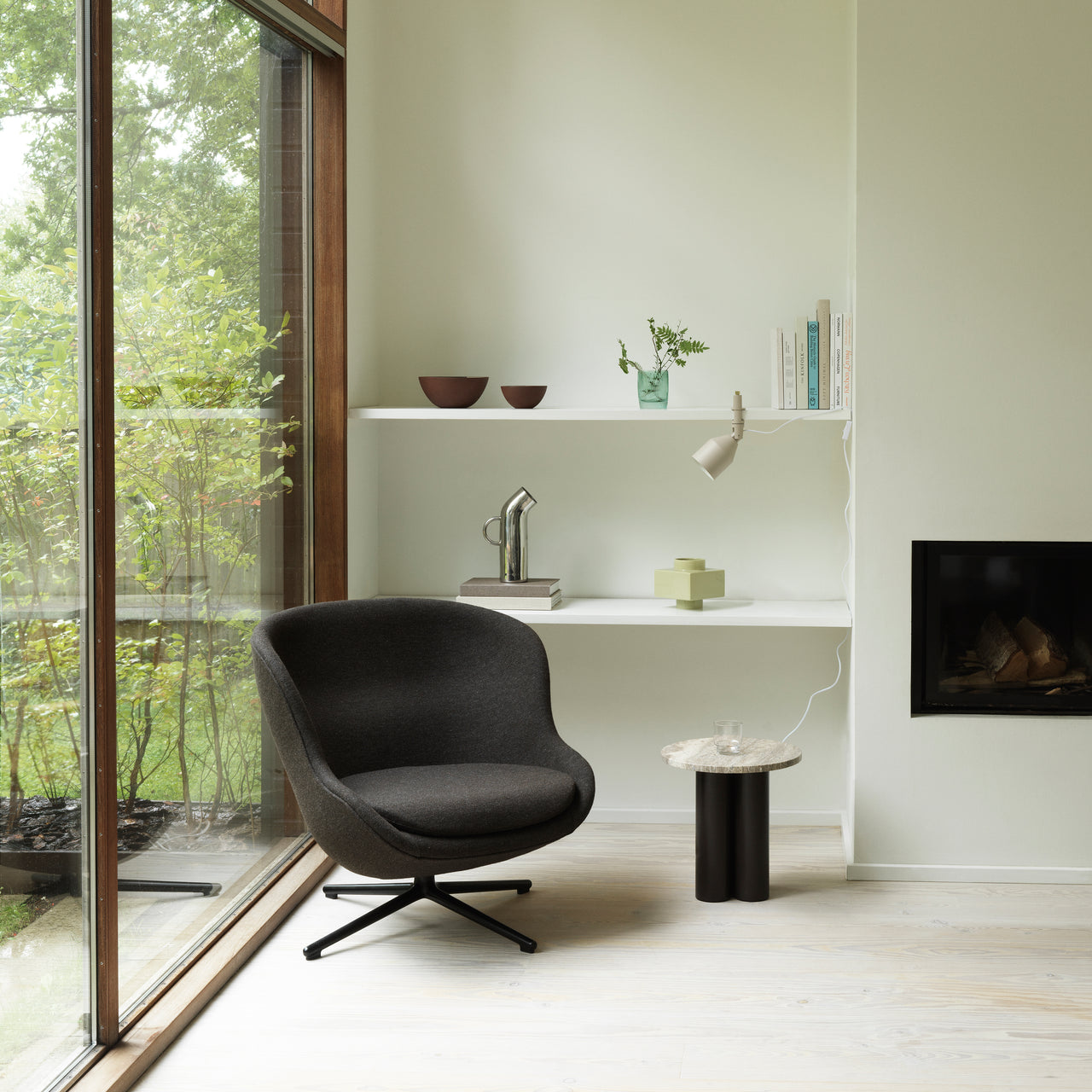 Hyg Lounge Chair Low: Swivel Base