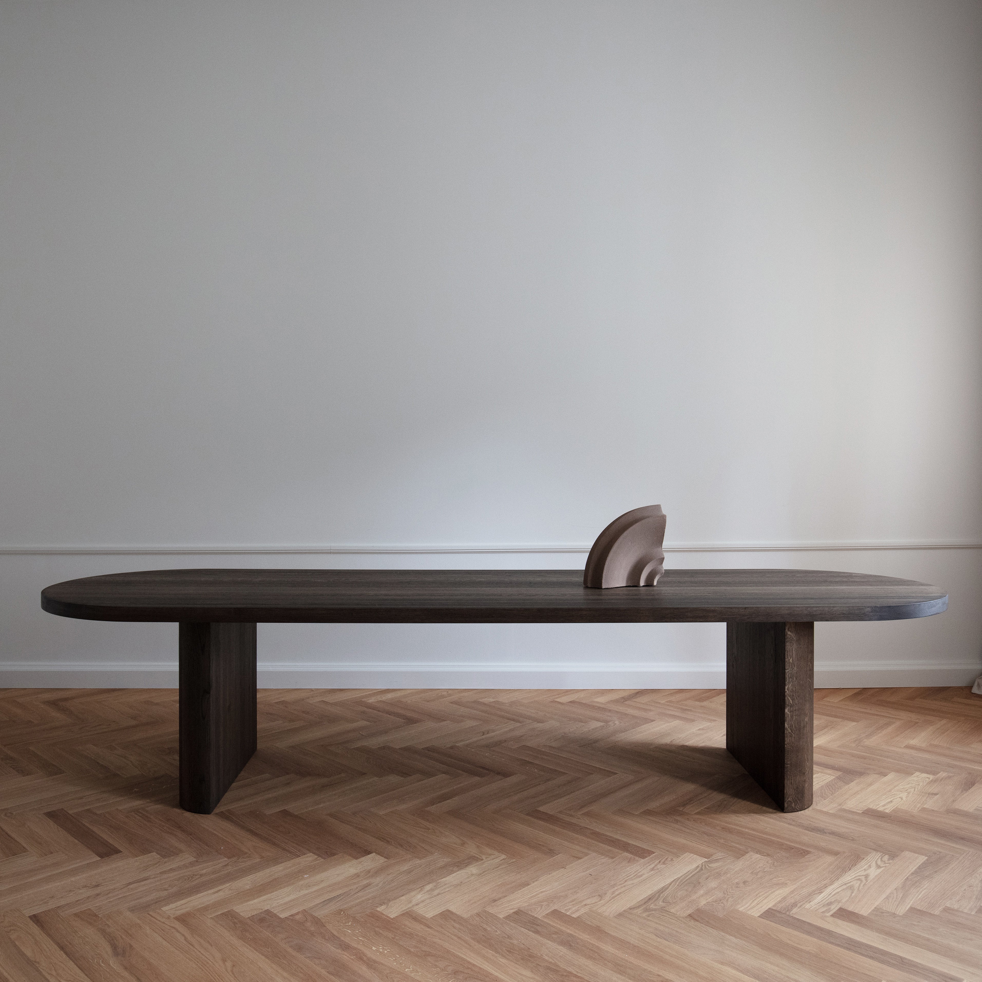 Evoke Dining Table: Oval