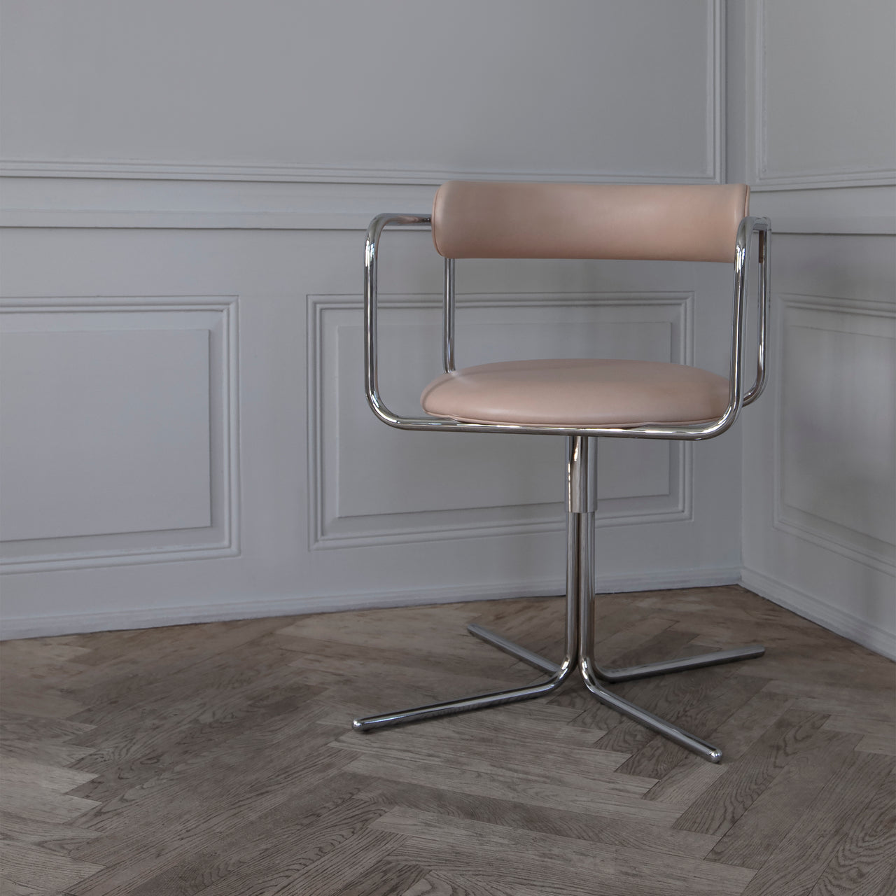 FF Swivel Chair