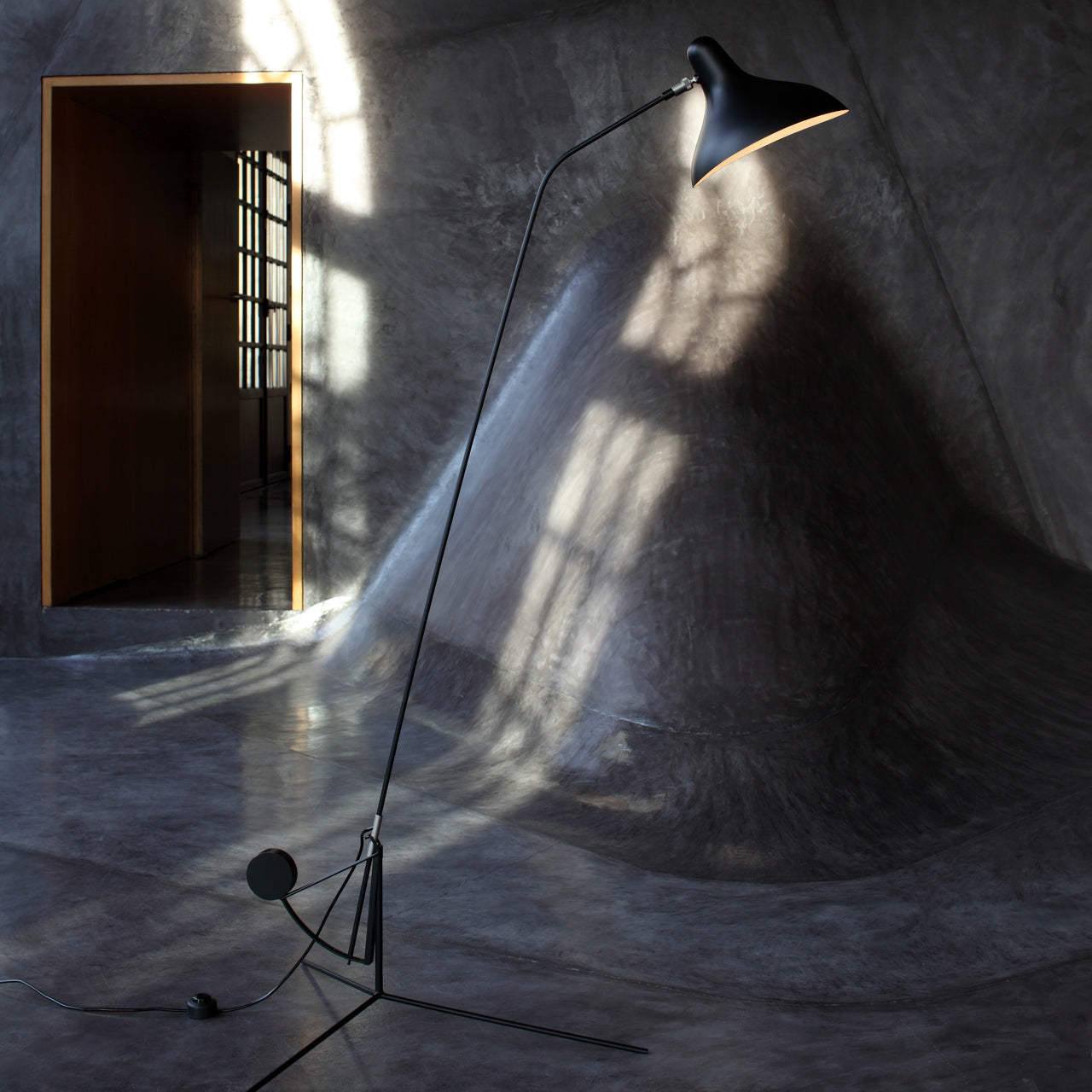 Mantis BS1 Floor Lamp