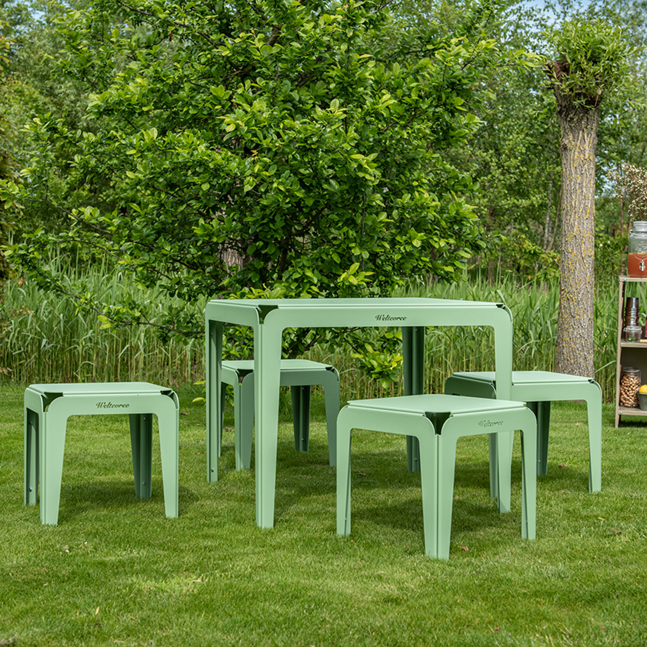 Bended Table: Outdoor
