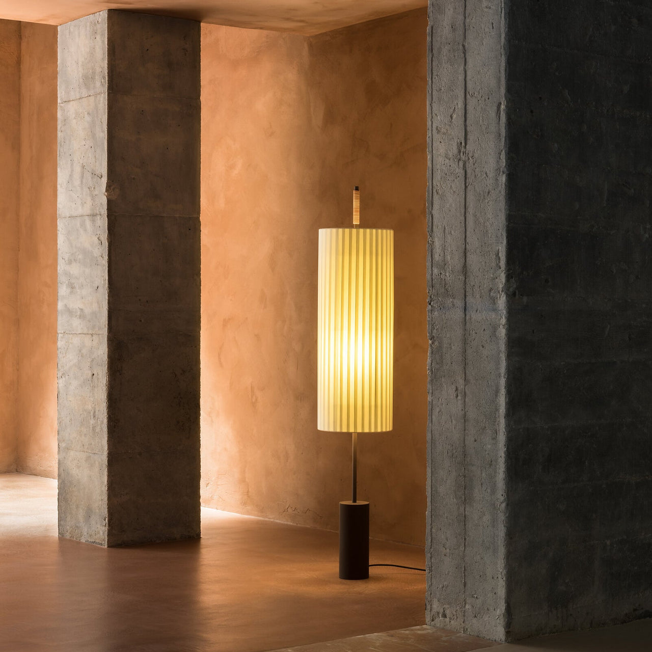Dórica Floor Lamp: Quick Ship