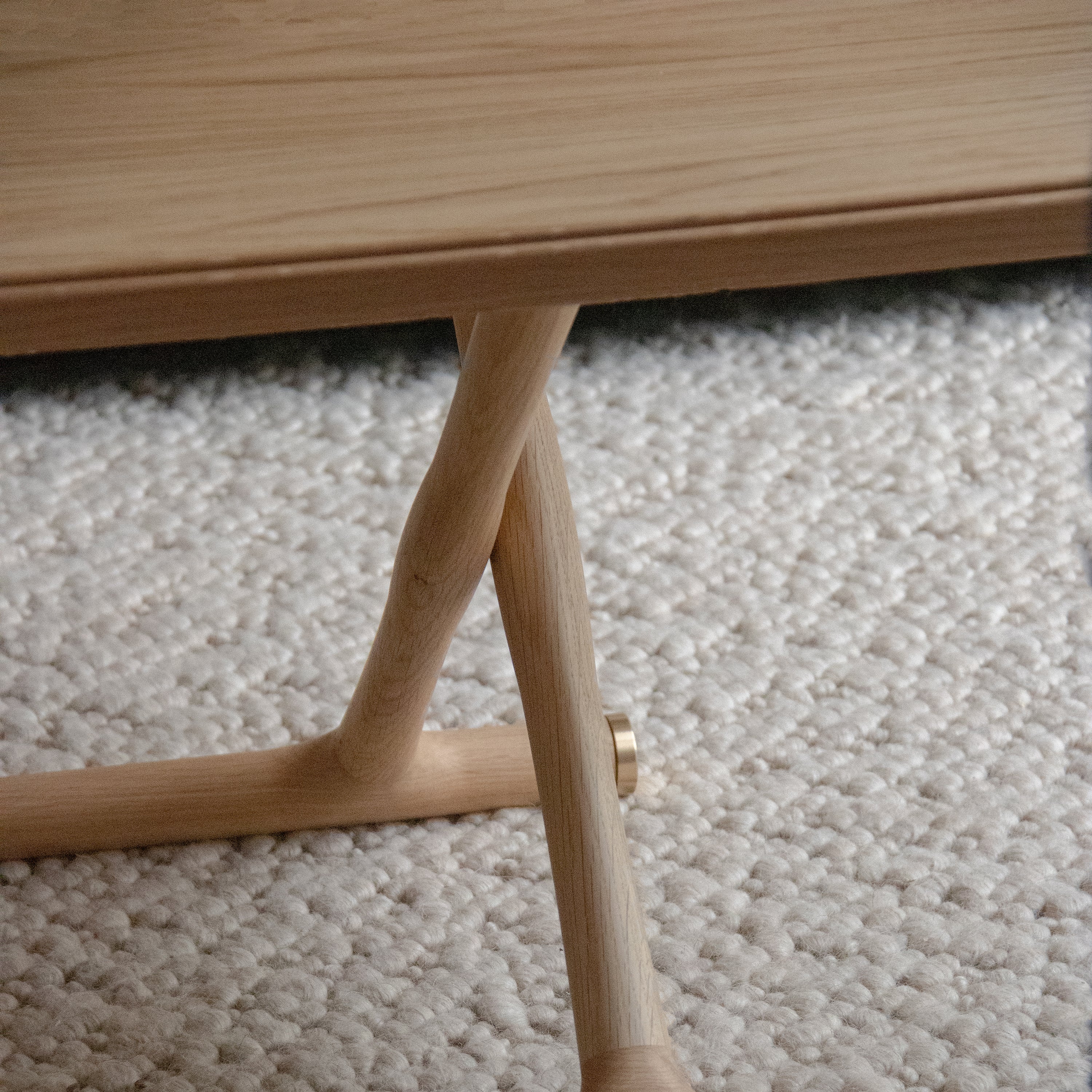 Jager Lounge Table: Collapsible