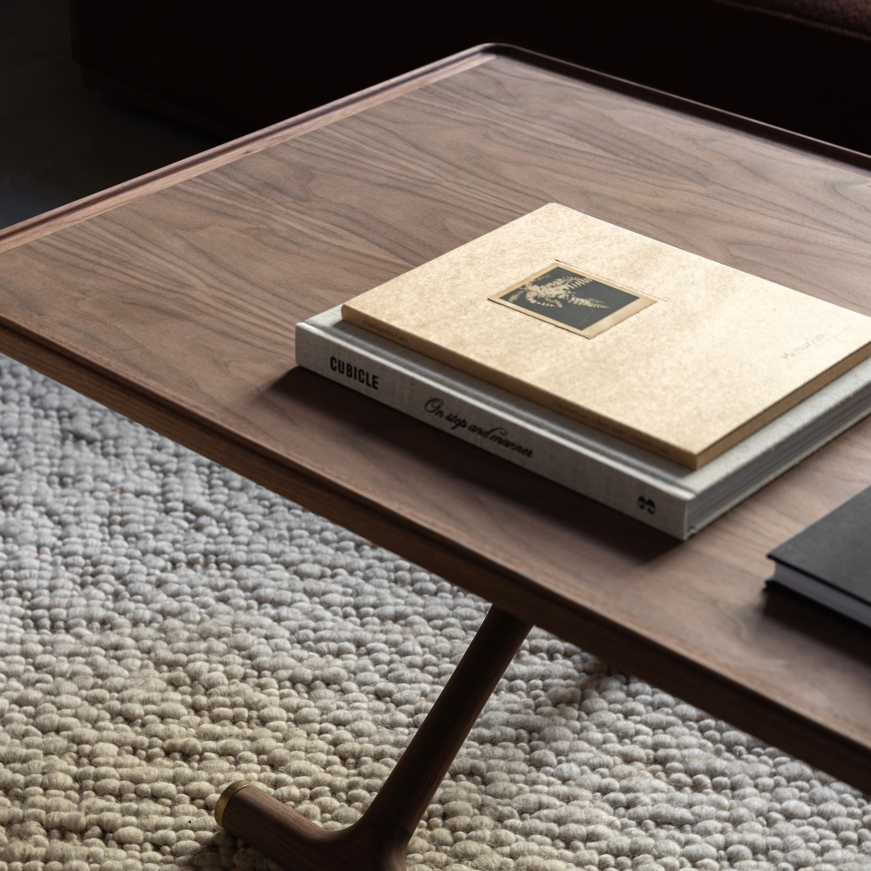 Jager Lounge Table: Collapsible
