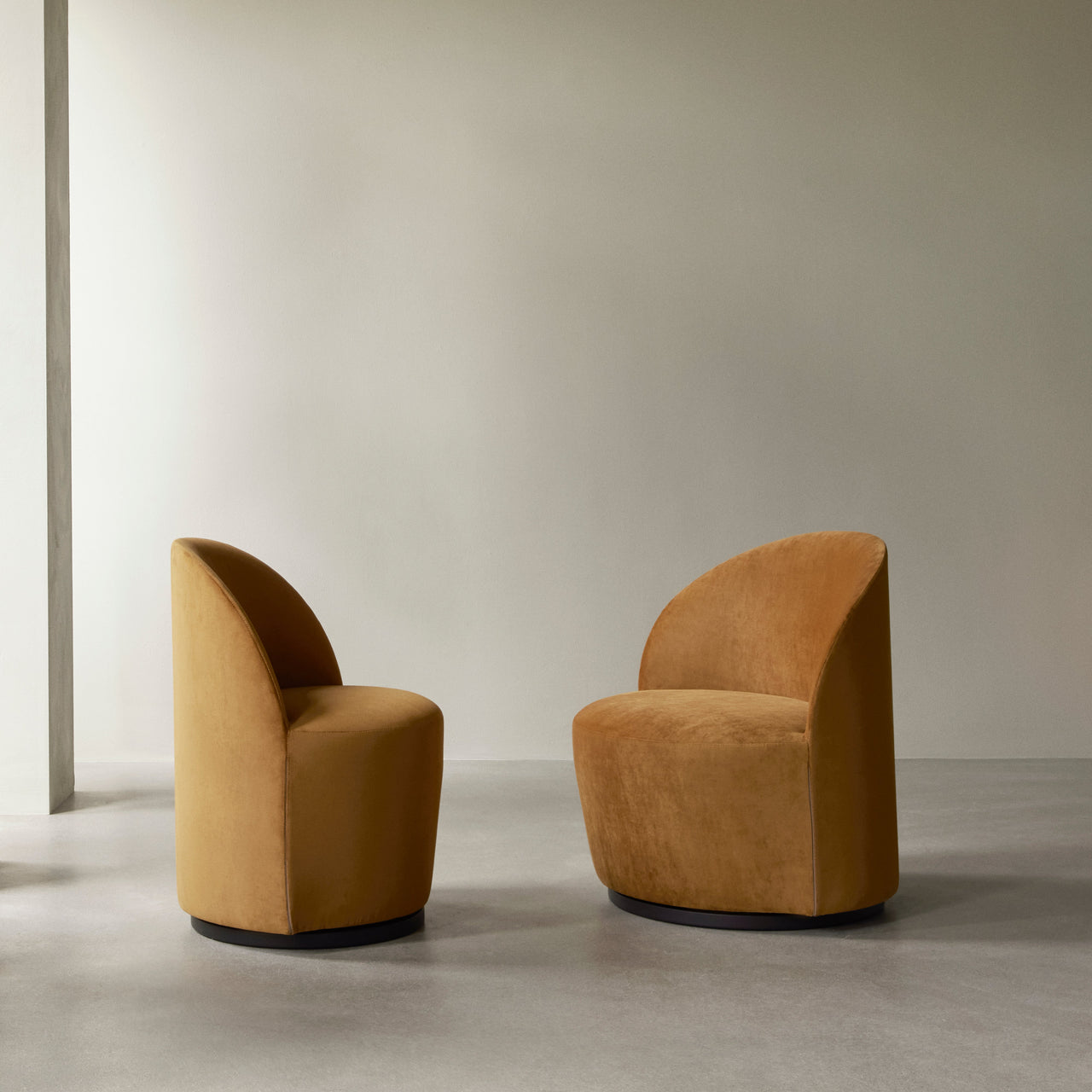Tearoom Lounge Swivel Chair with Return: Quick Ship