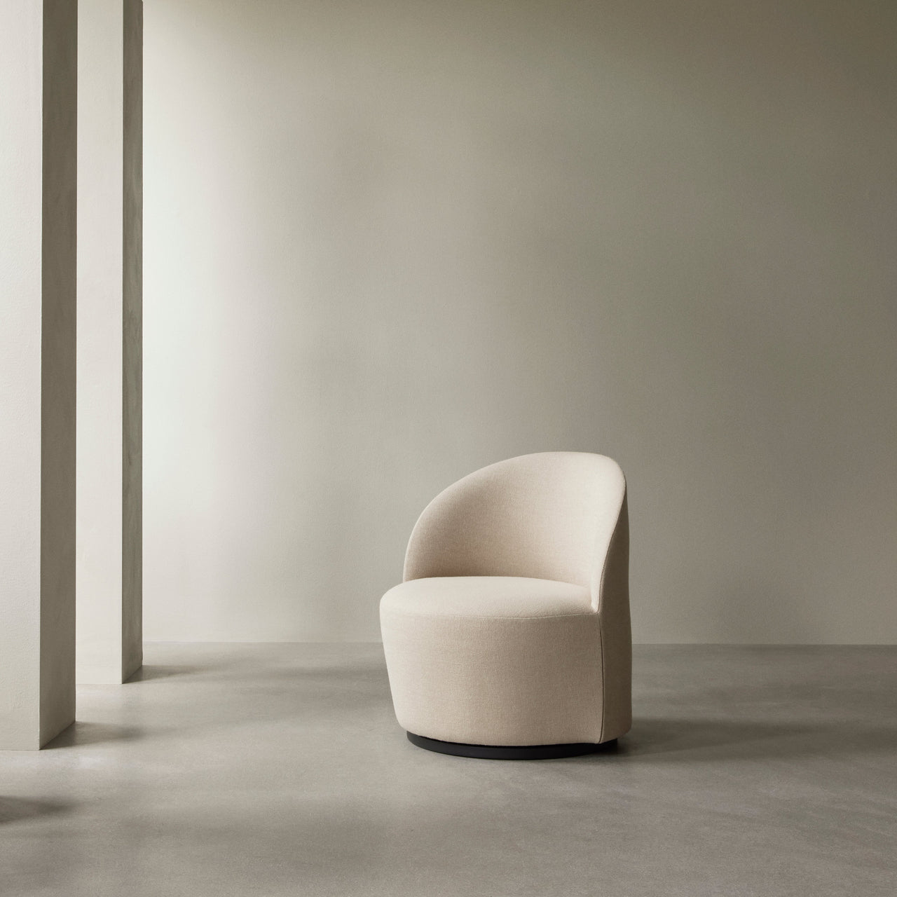 Tearoom Lounge Swivel Chair with Return: Quick Ship
