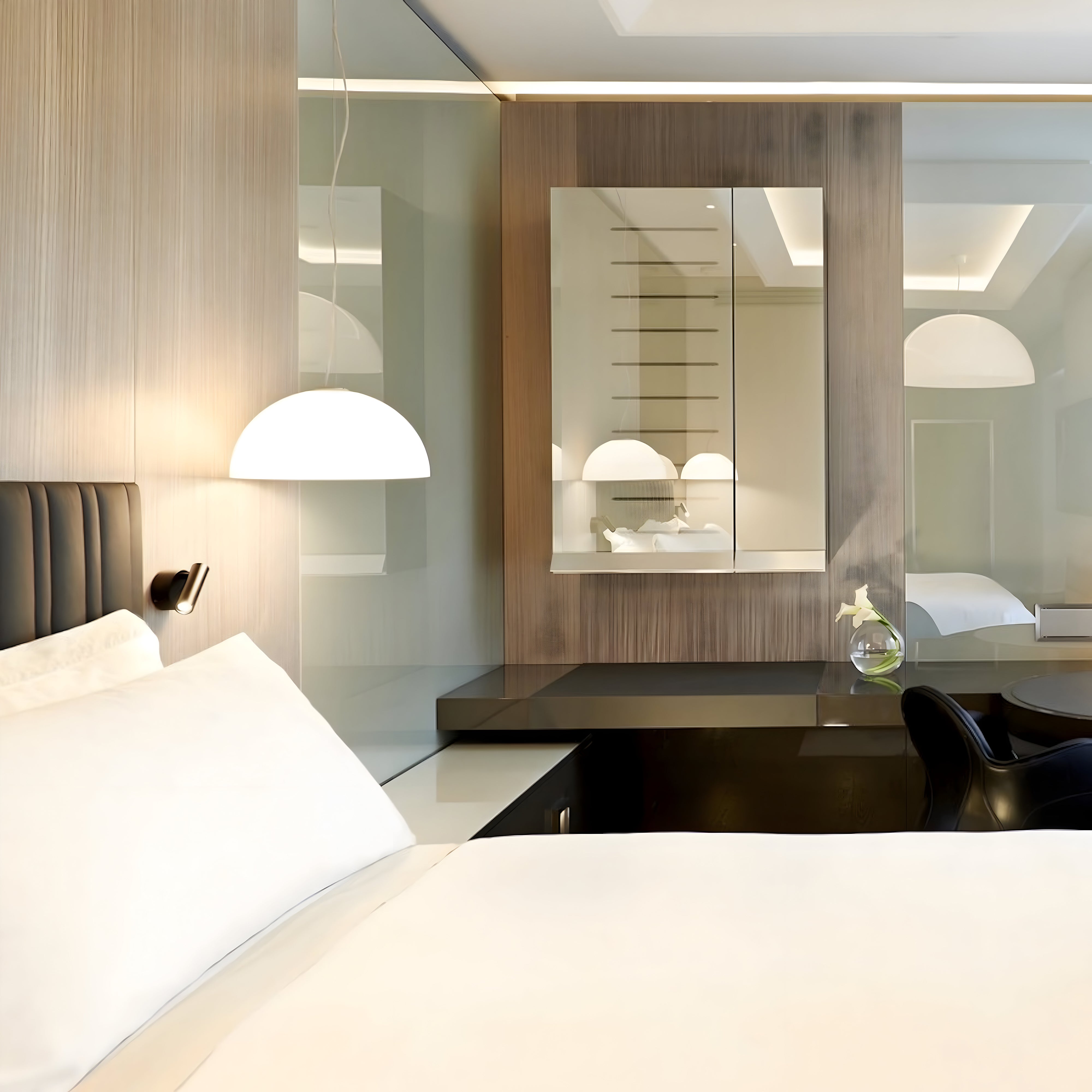 Sonora Suspension Lamp: Glass