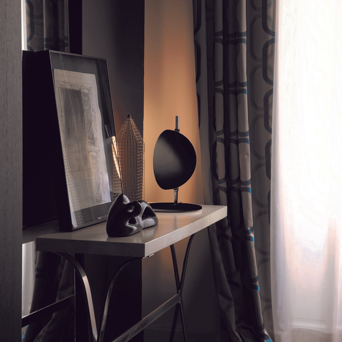 Superluna Table Lamp