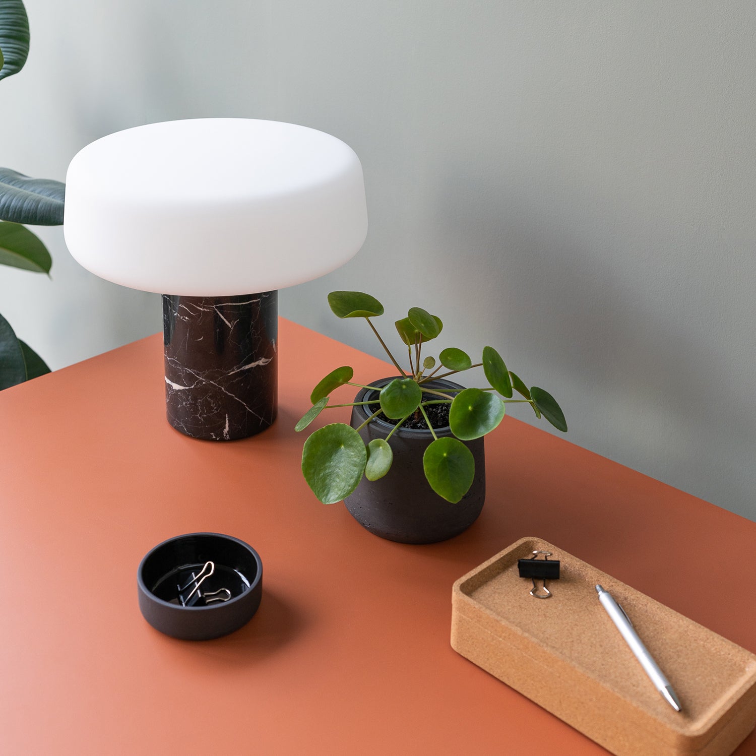 Solid Rechargeable Table Lamp