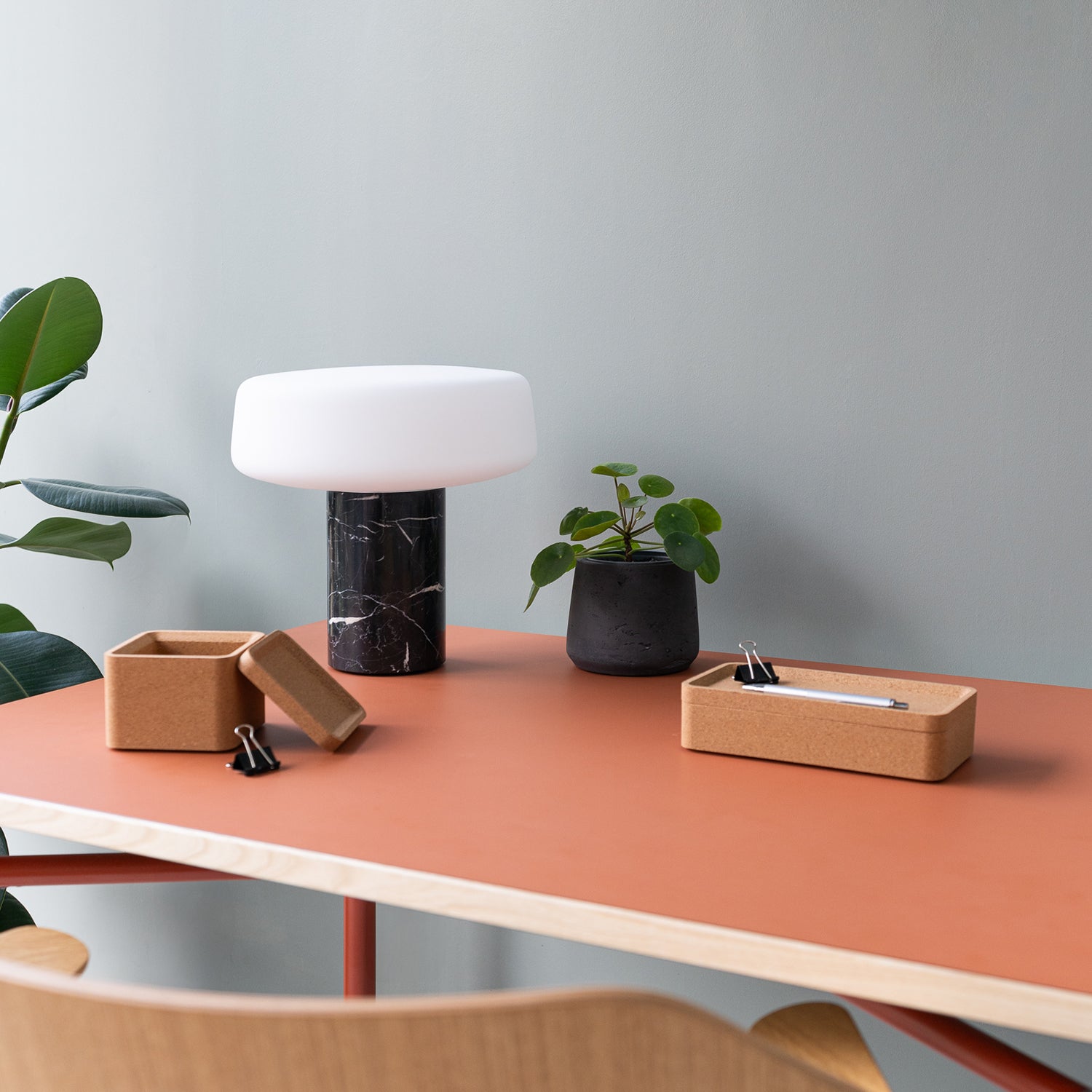 Solid Rechargeable Table Lamp