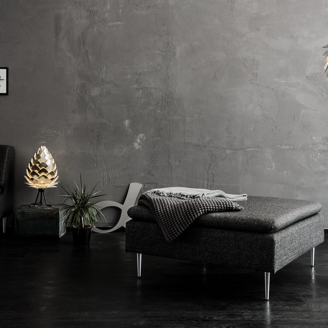 Conia Adjustable Tripod Table Lamp