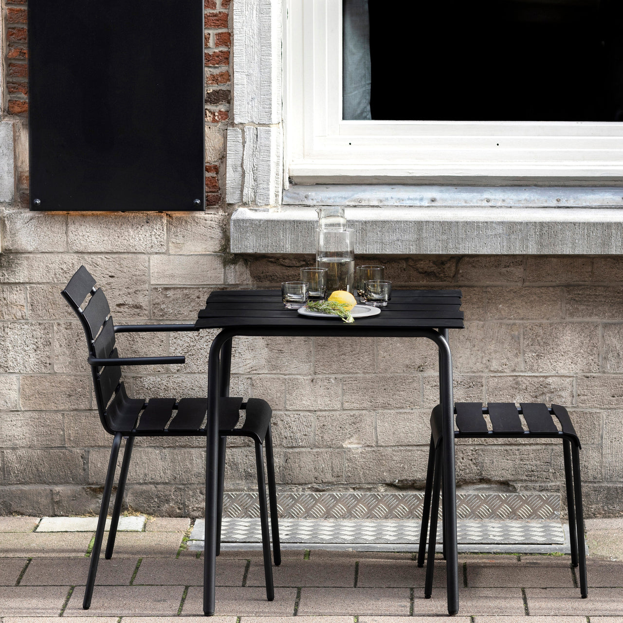 Aligned Outdoor Stool