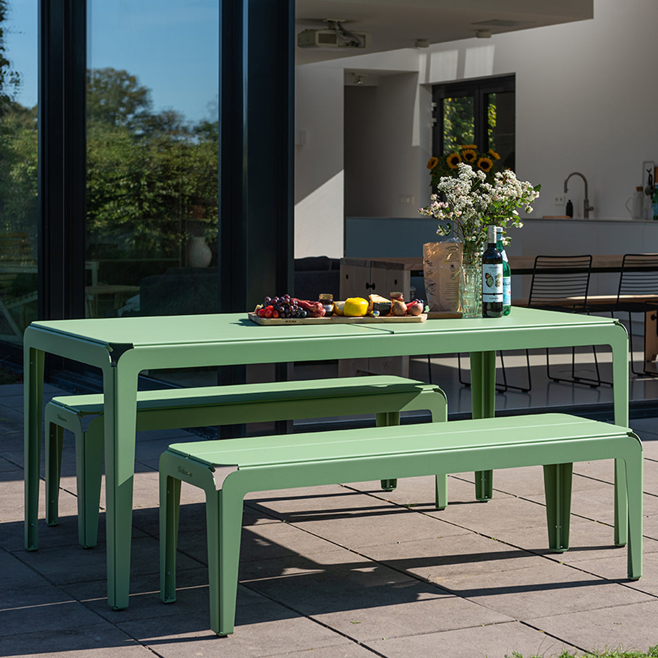 Bended Table: Outdoor