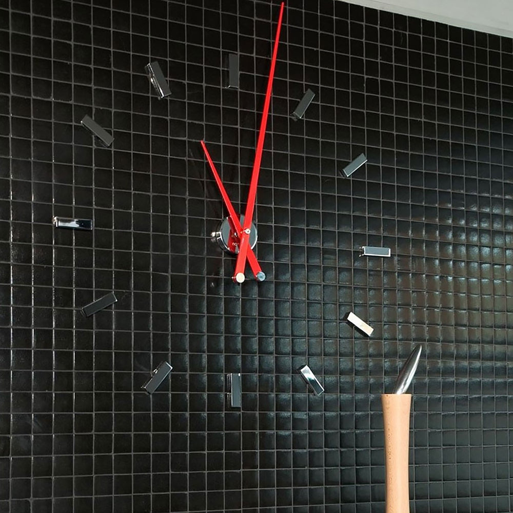 Tacón Wall Clock