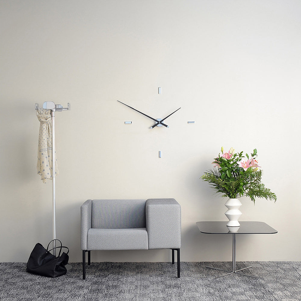 Tacón Wall Clock