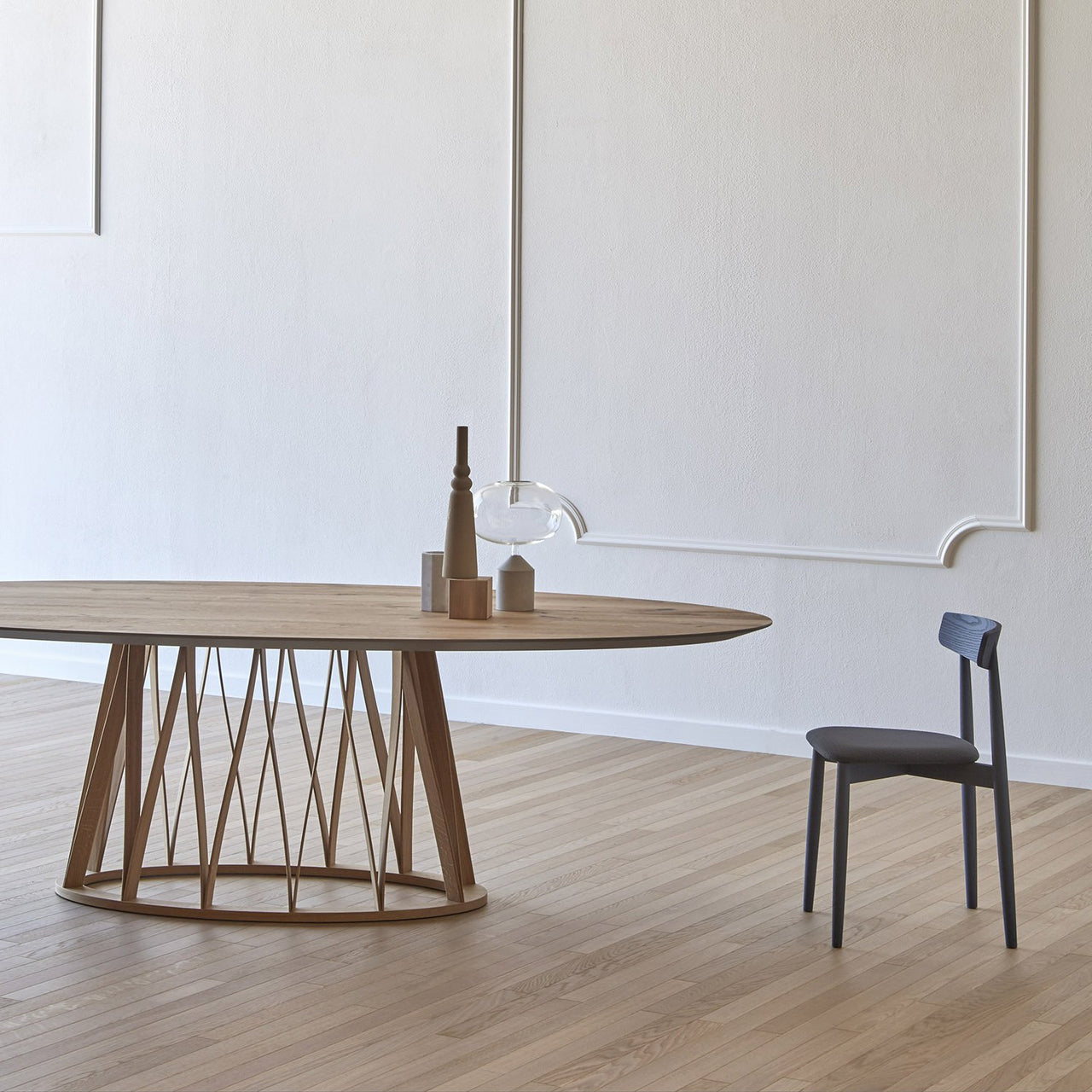 Acco Oval Dining Table: Small