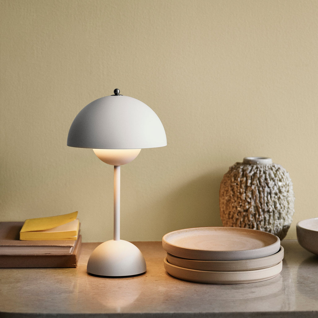 Flowerpot VP9 Portable Table Lamp