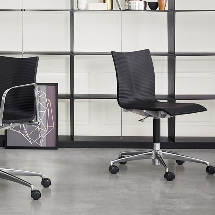Chairik XL 134 Chair: 5-Star Swivel Base