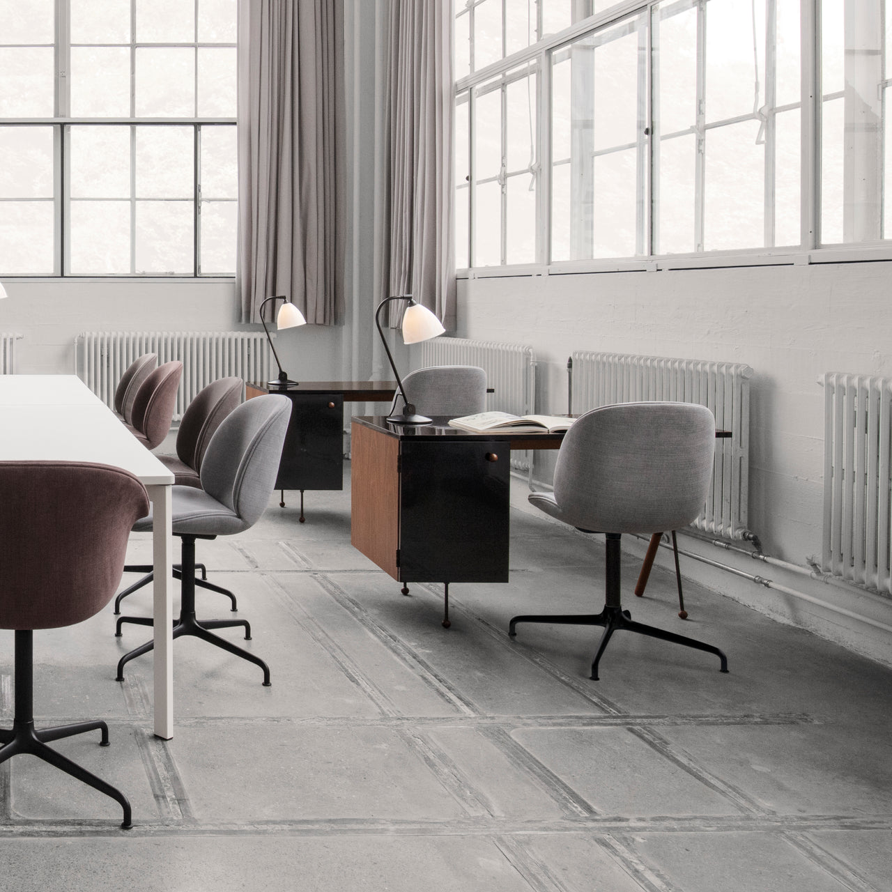 Beetle Meeting Chair: 4-Star Swivel Base + Full Upholstery