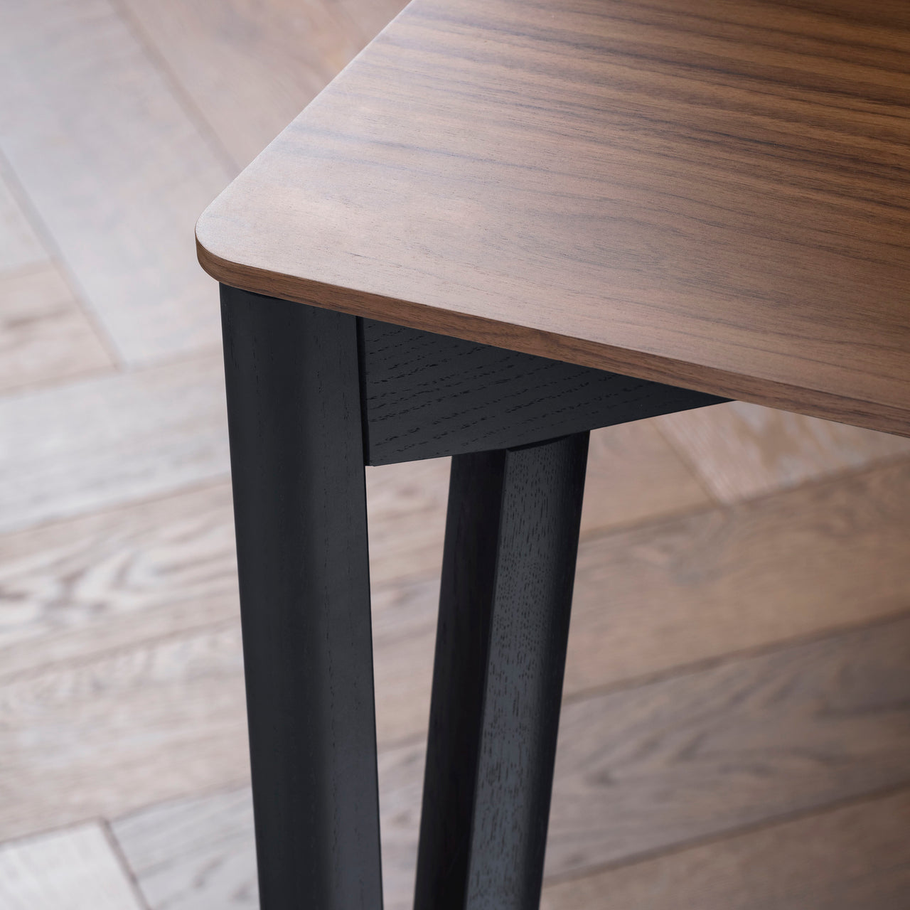 Decapo Fixed Dining Table: Medium