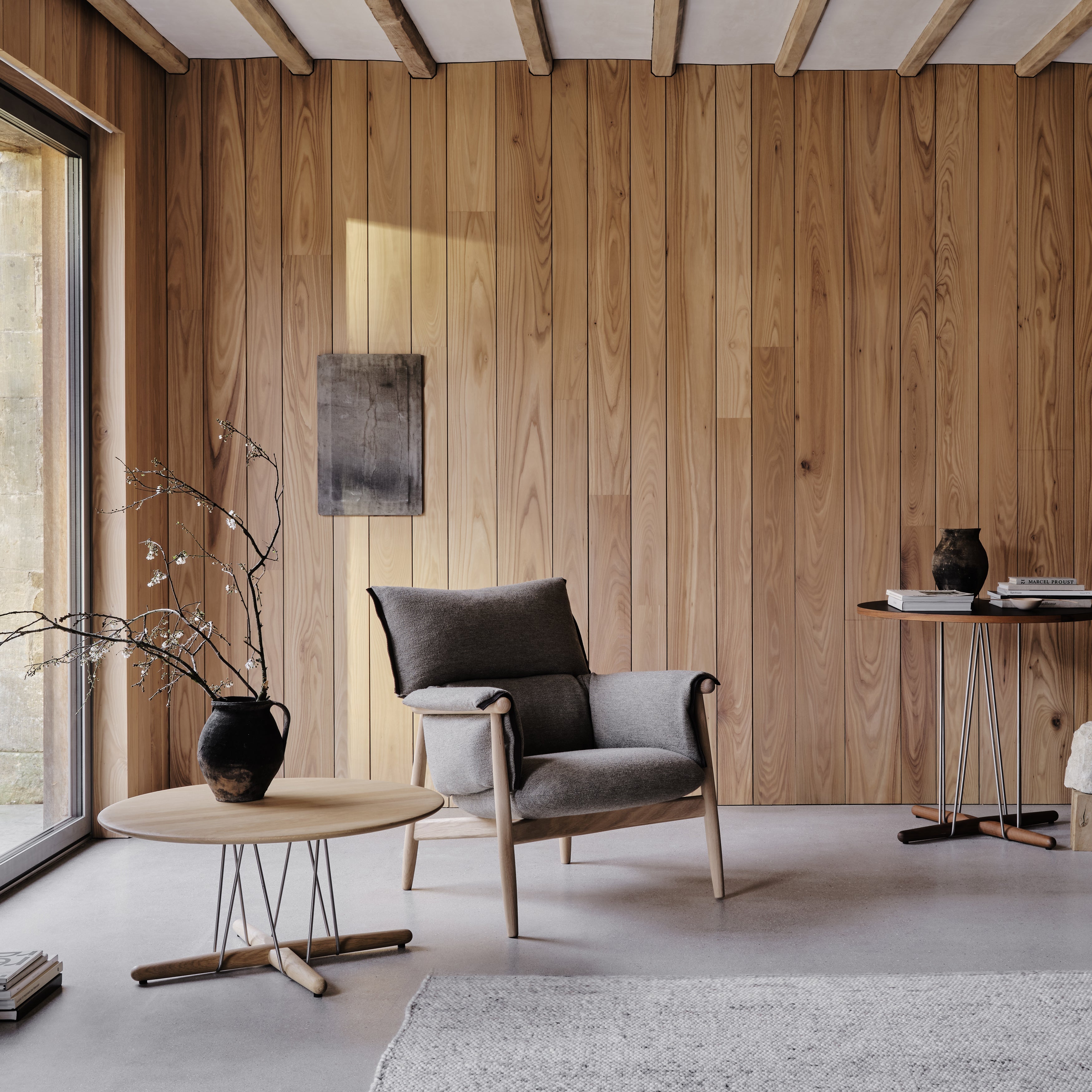 E015 Embrace Lounge Chair: Black Edging Strip