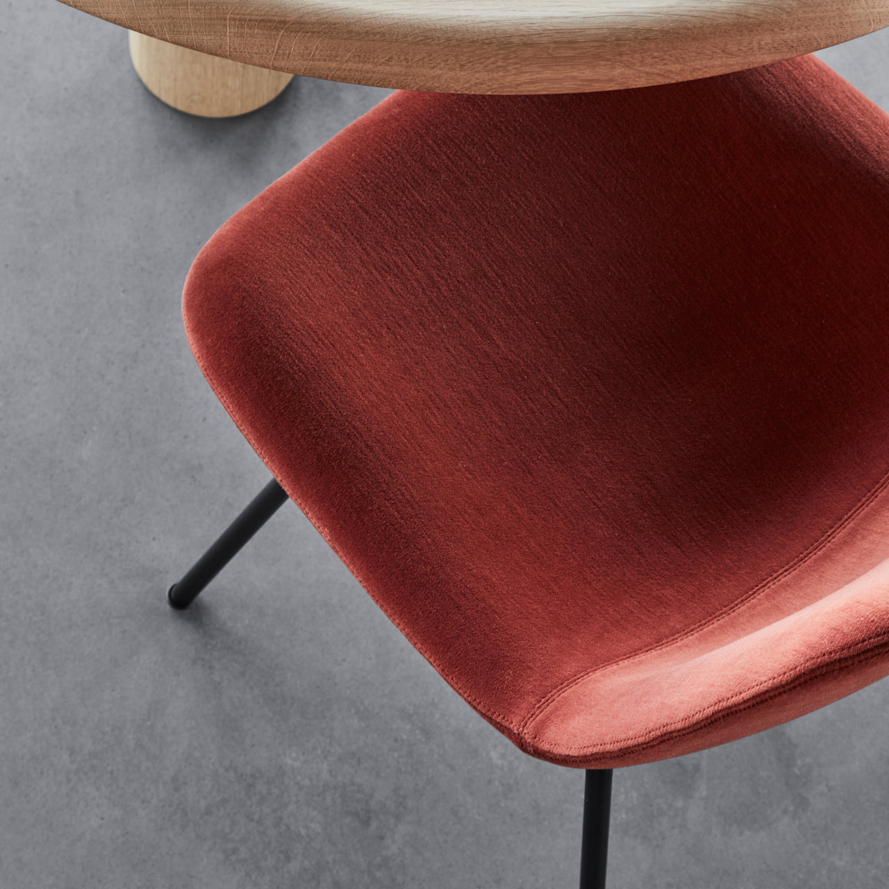 Eyes 4 Leg Tube Base Chair