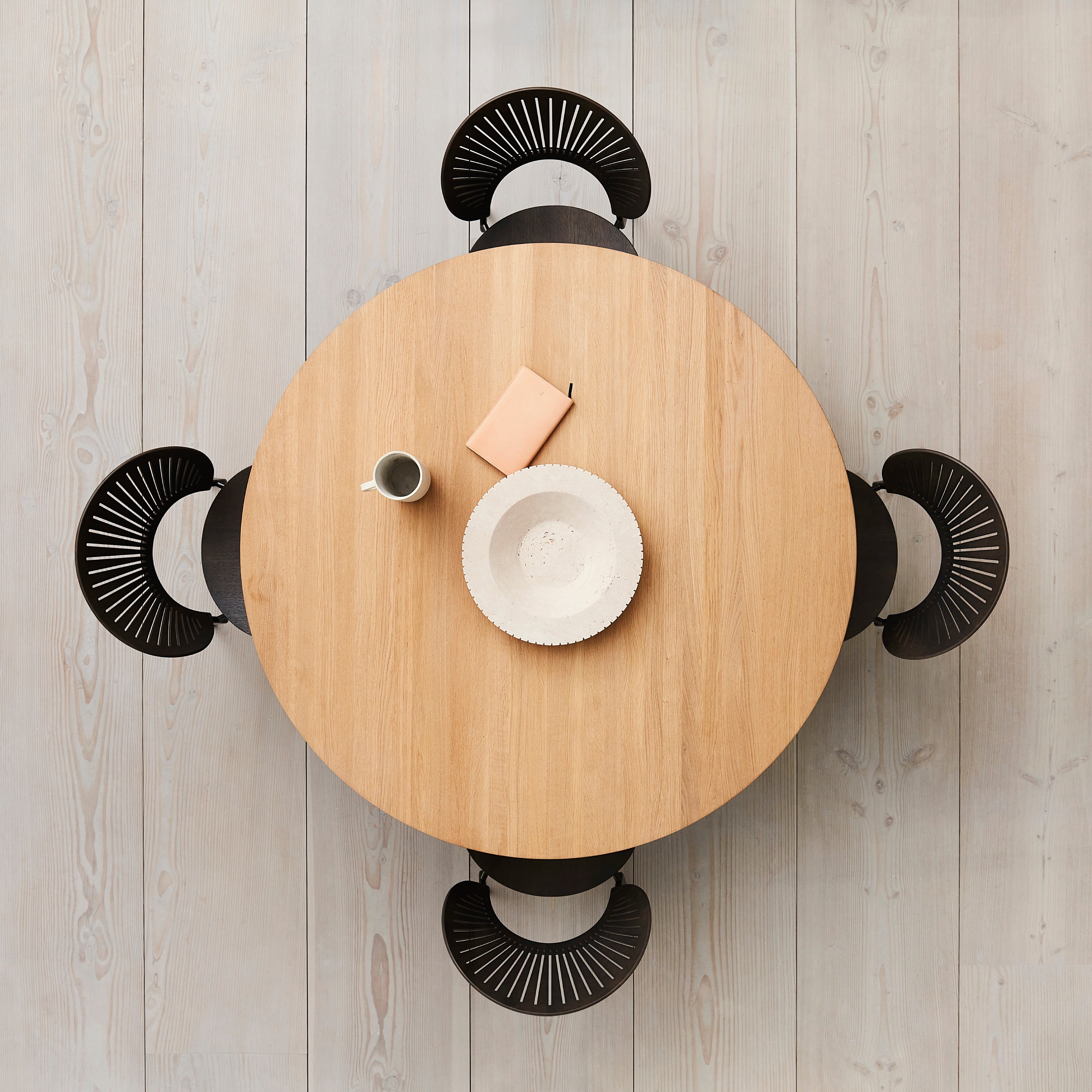 Taro Dining Table: Round