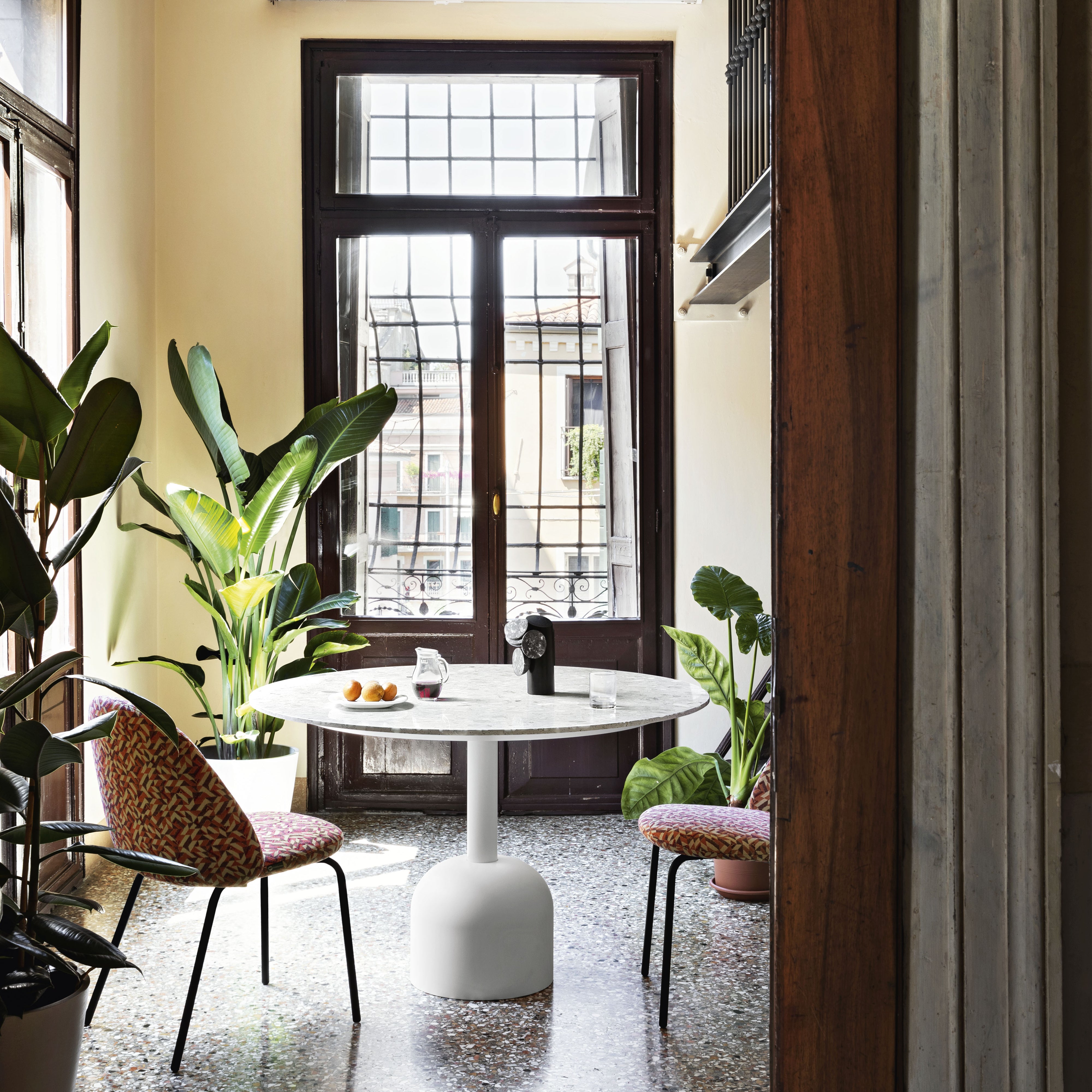 Illo Bistrot Table: Medium