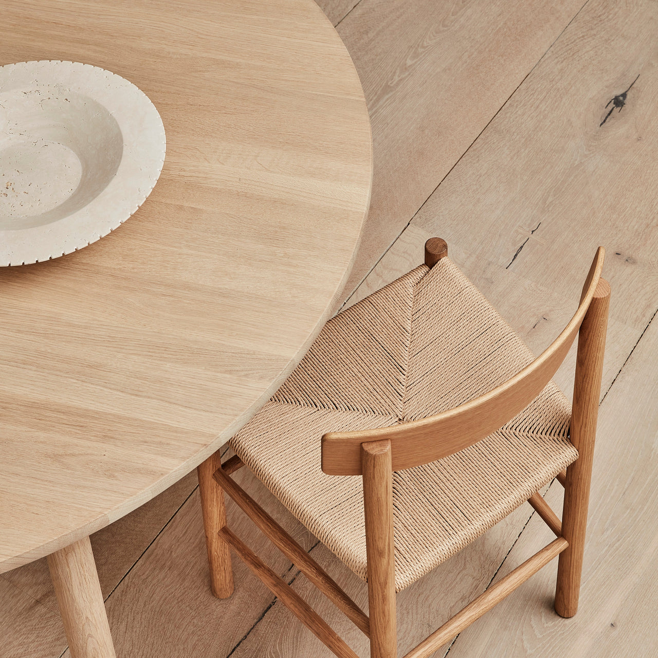 Taro Dining Table: Round