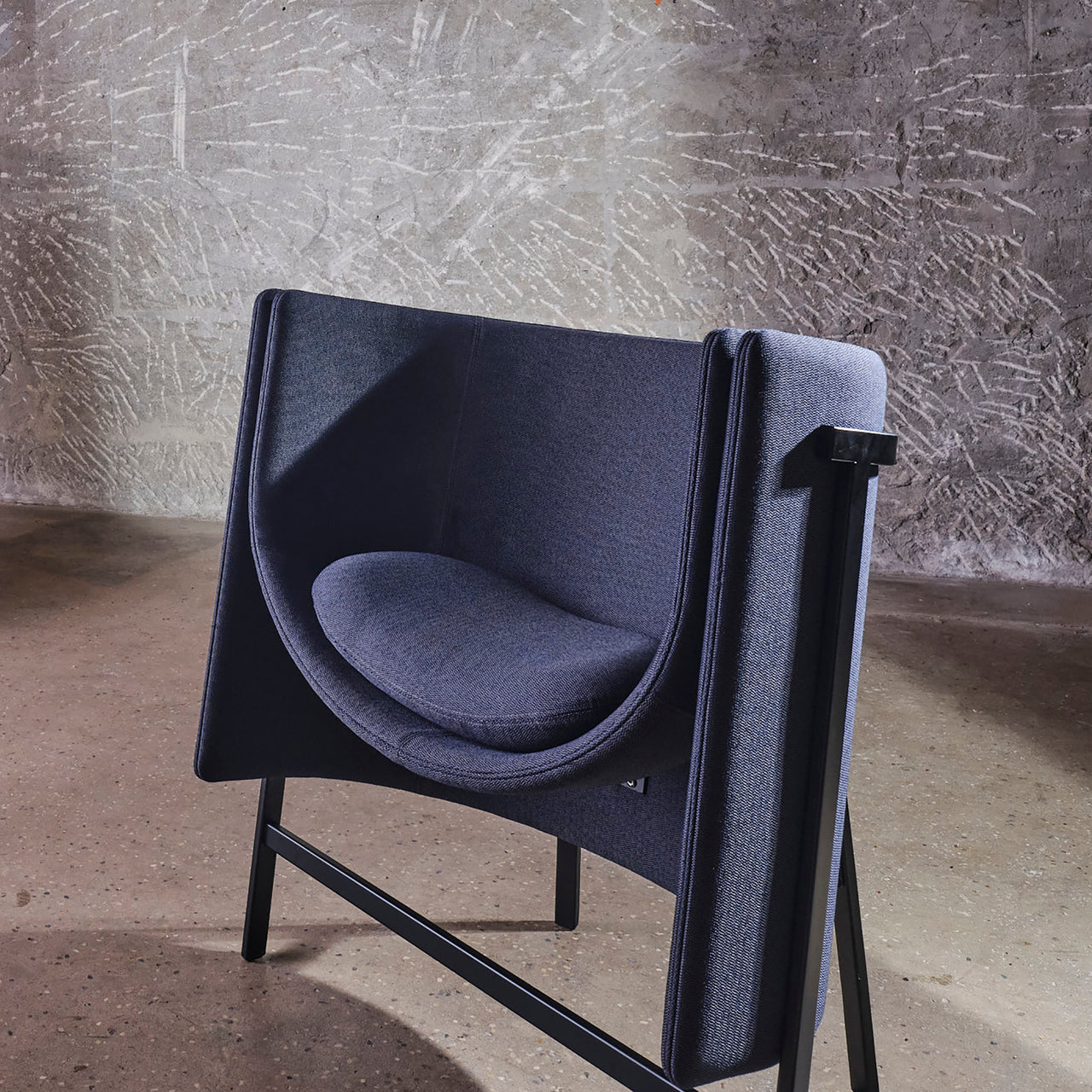 Kite Lounge Chair: Narrow