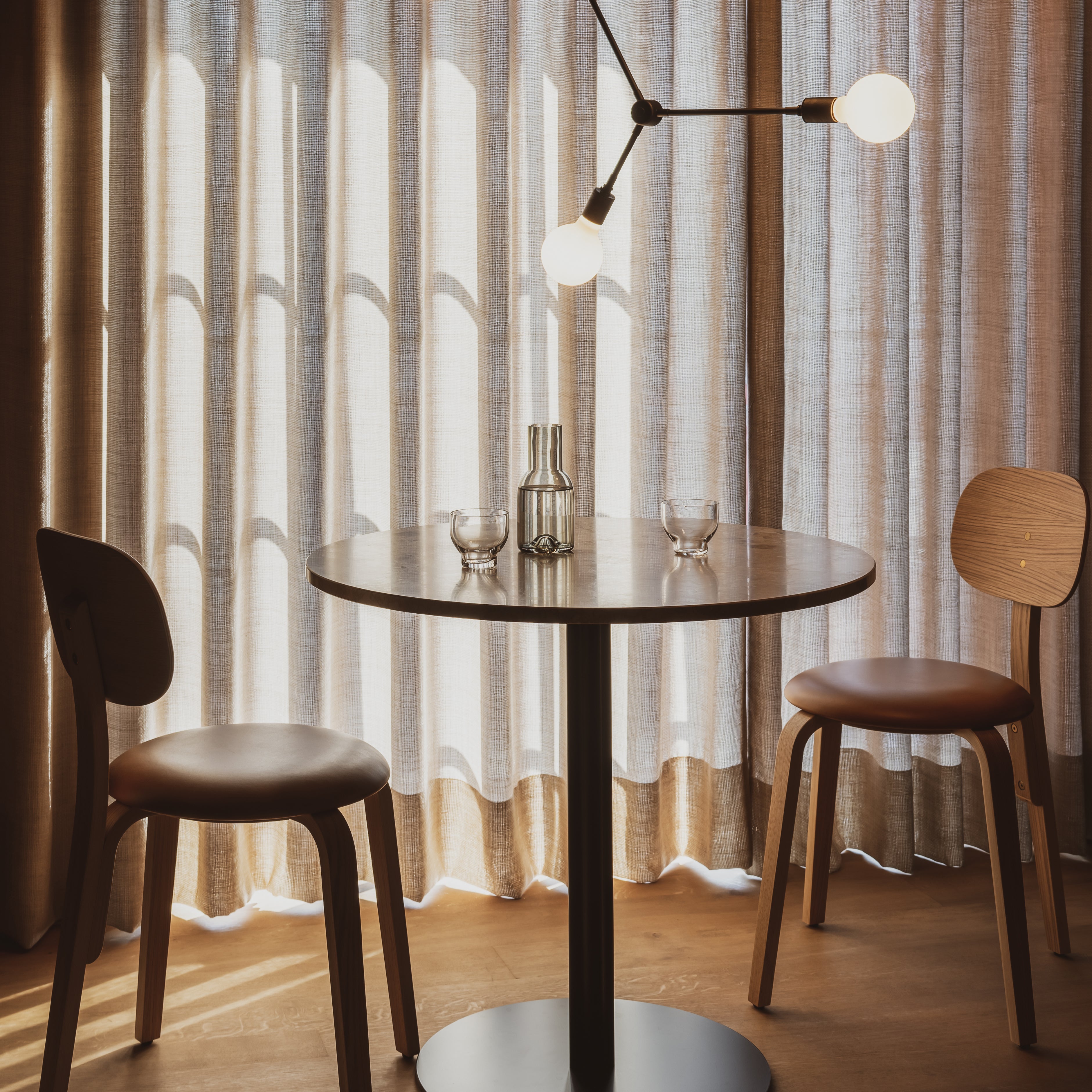 Harbour Column Round Bar + Counter Table