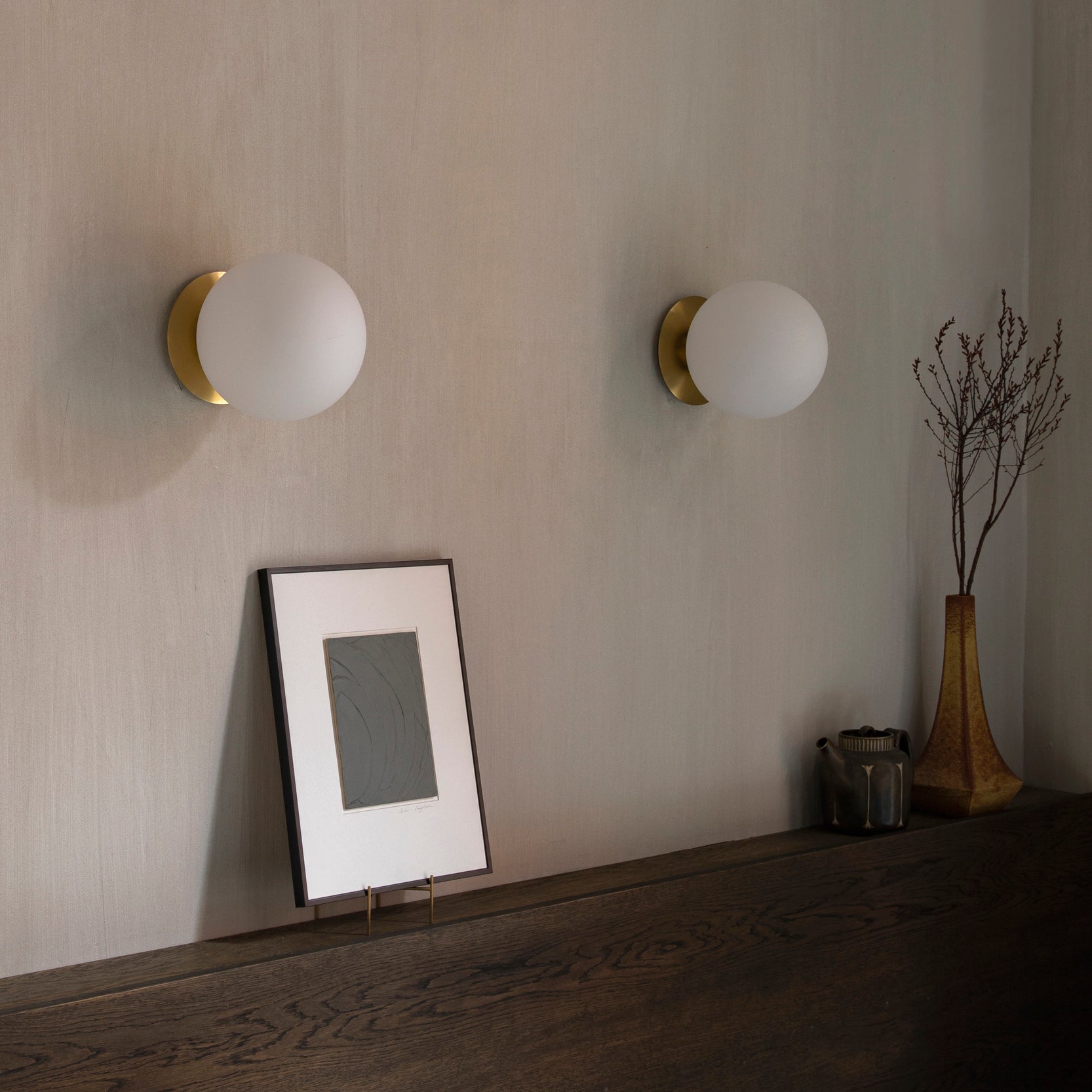 TR Bulb Wall + Ceiling Lamp