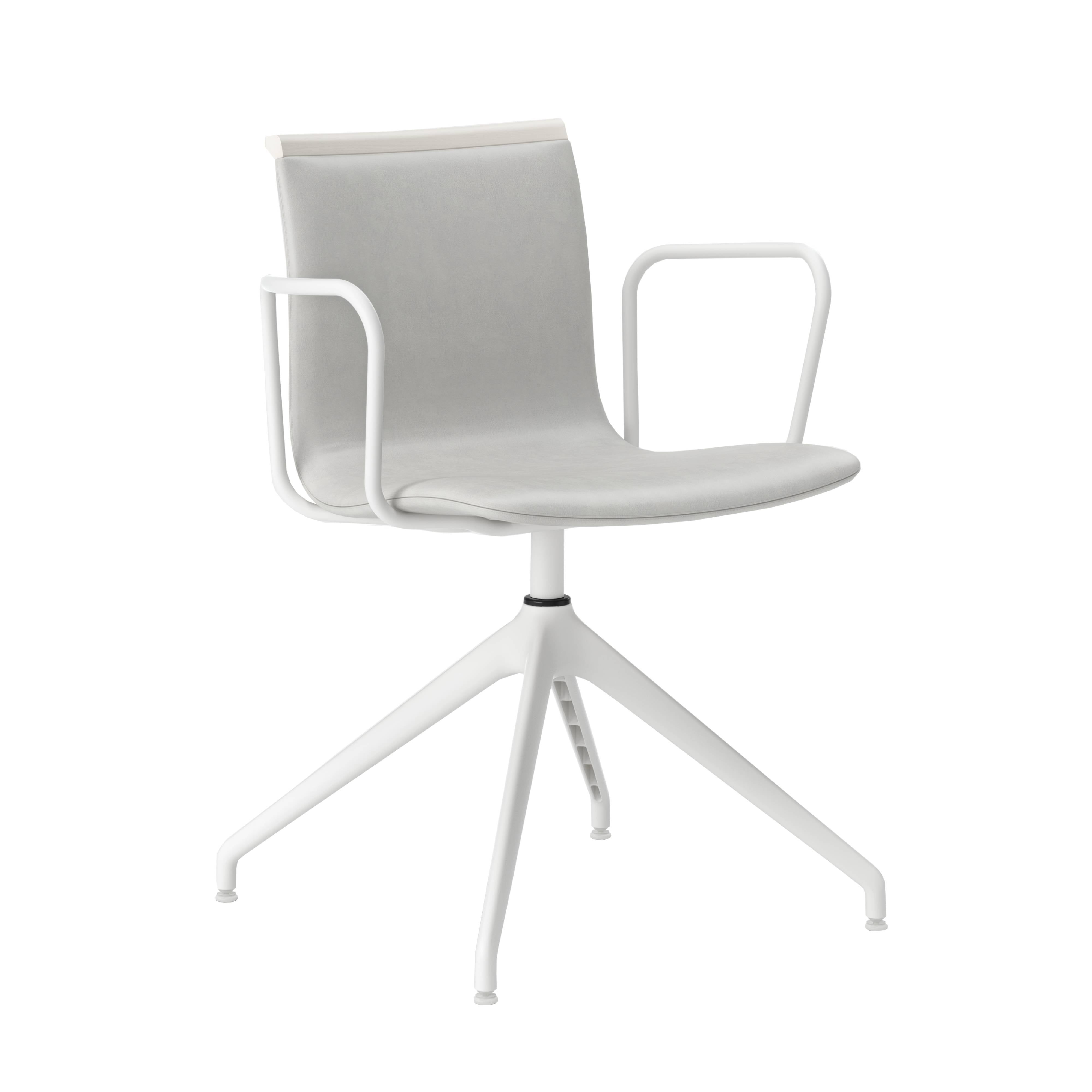 Serif Chair With Armrests: 4 Star Base + Upholstered