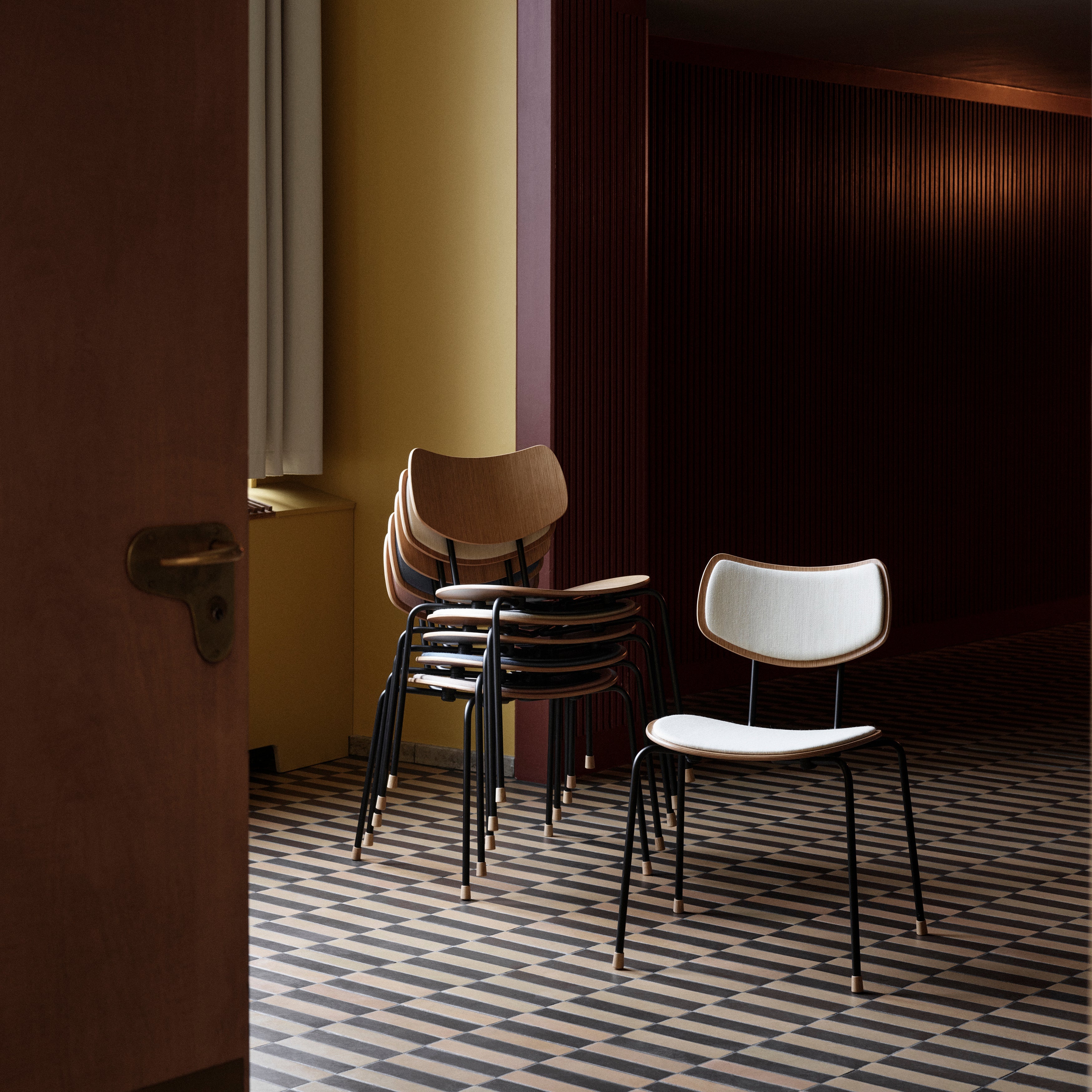 VLA26P Stacking Vega Chair