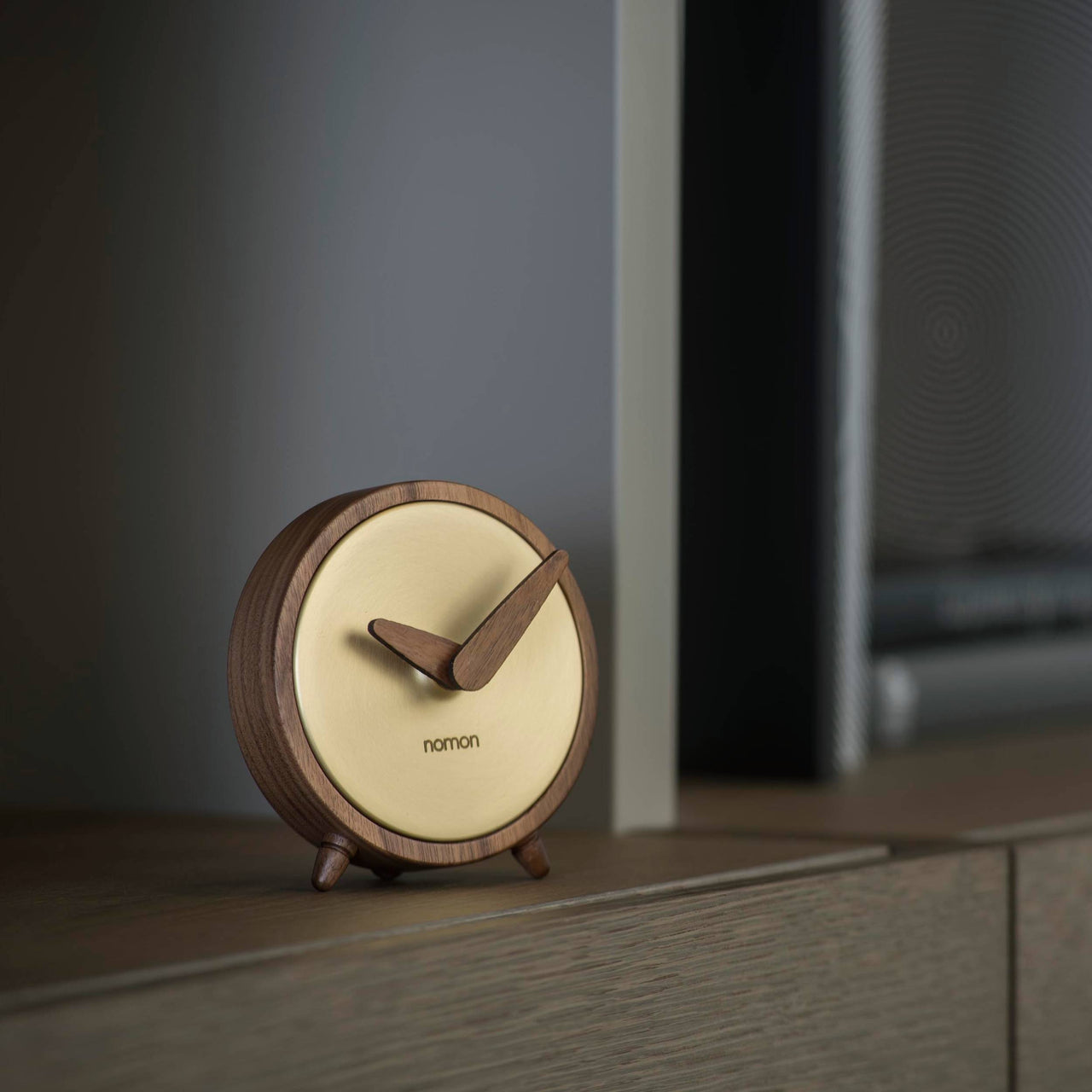 Átomo Table Clock