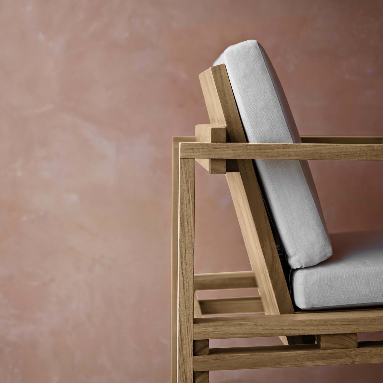 BK11 Lounge Chair