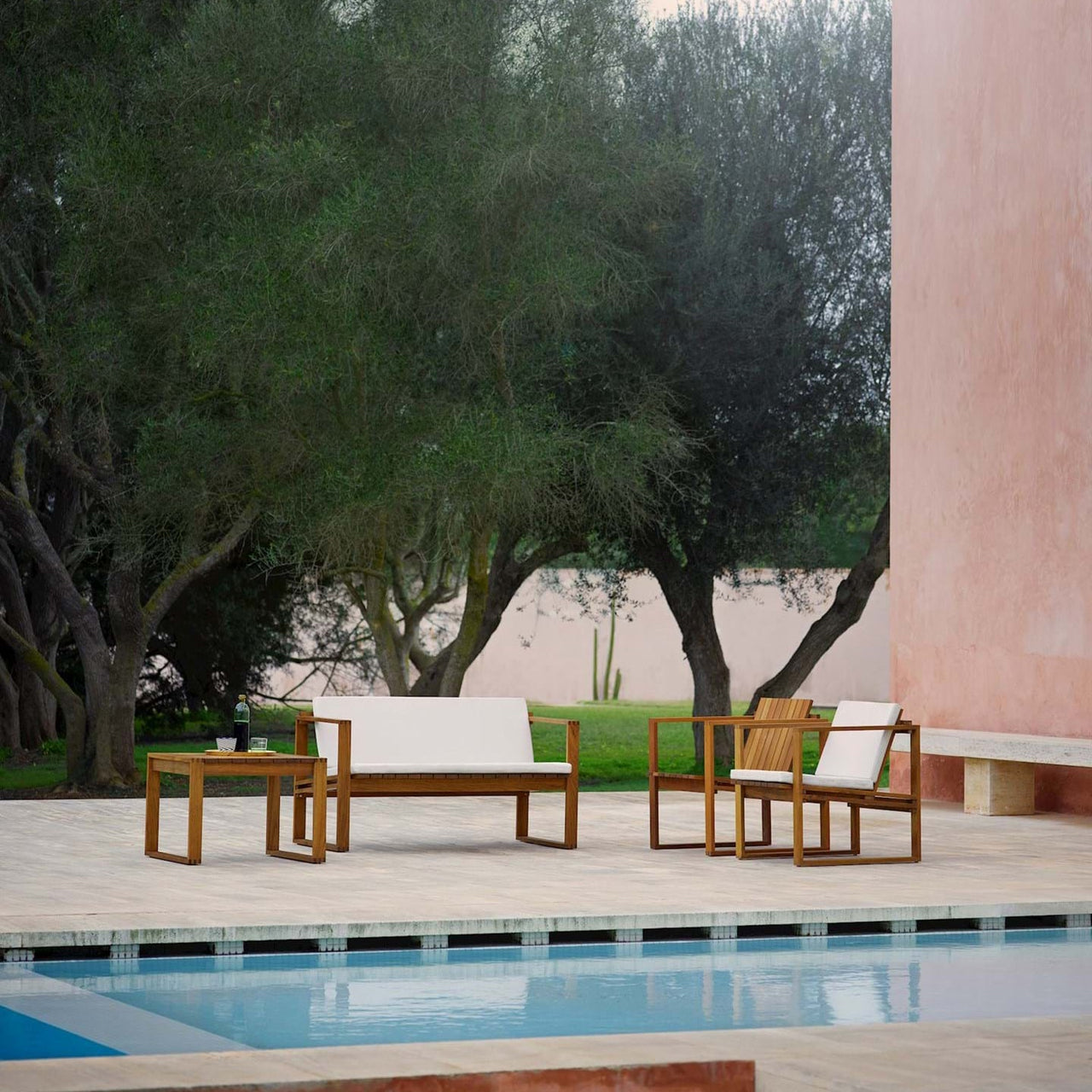 BK11 Lounge Chair