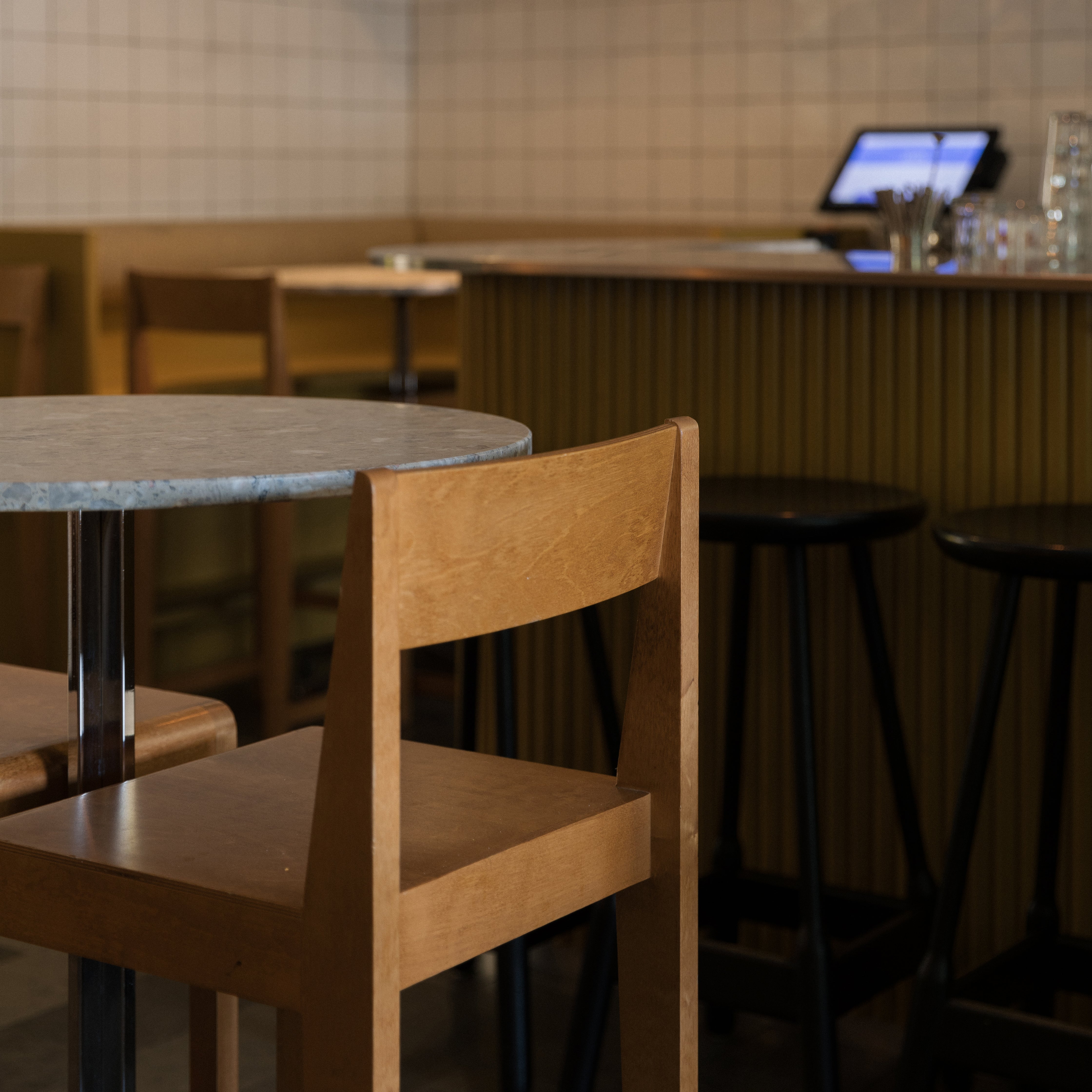 01 Bar + Counter Chair: DI