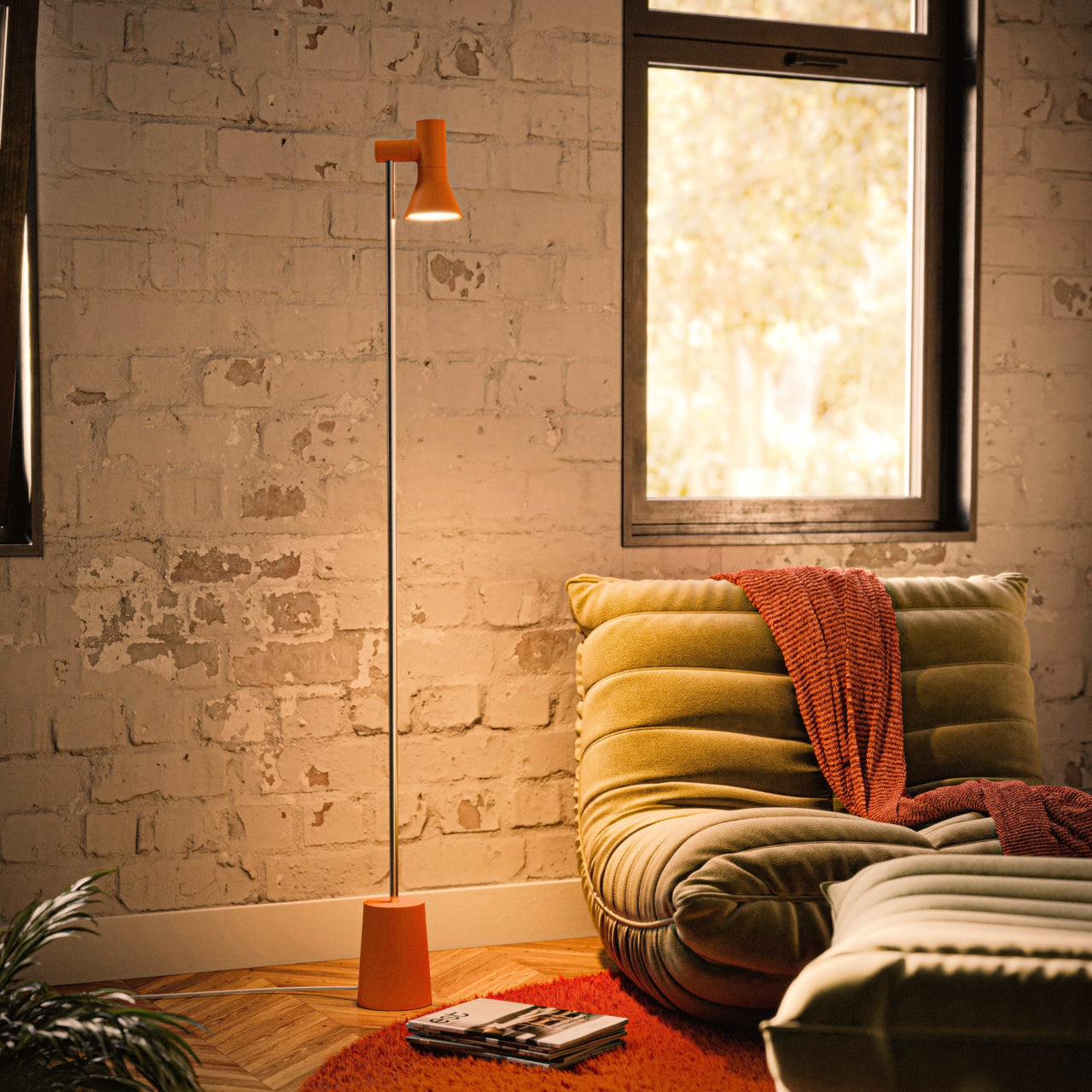 Gallery Floor Light