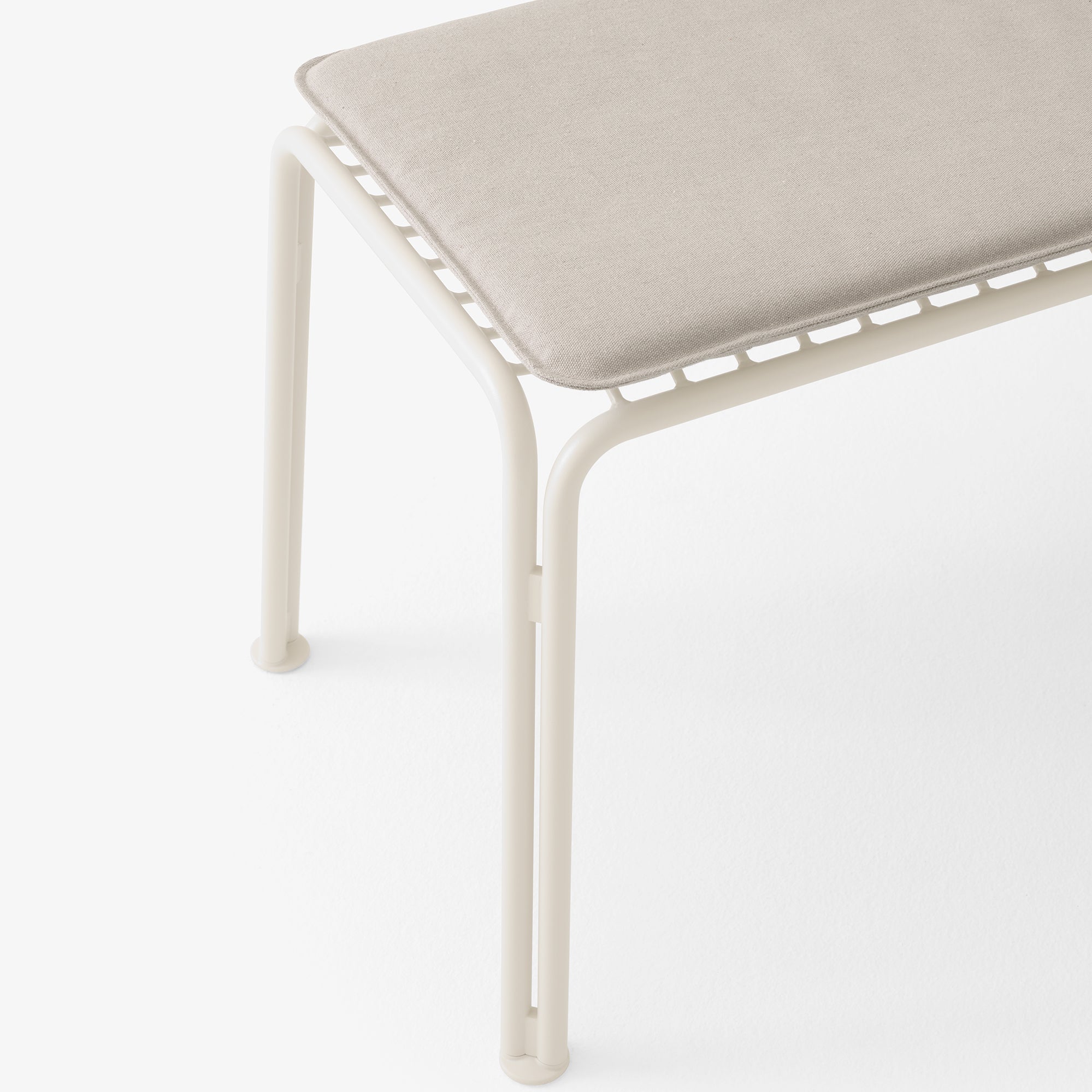 Thorvald SC112 Outdoor Bench with Seatpad