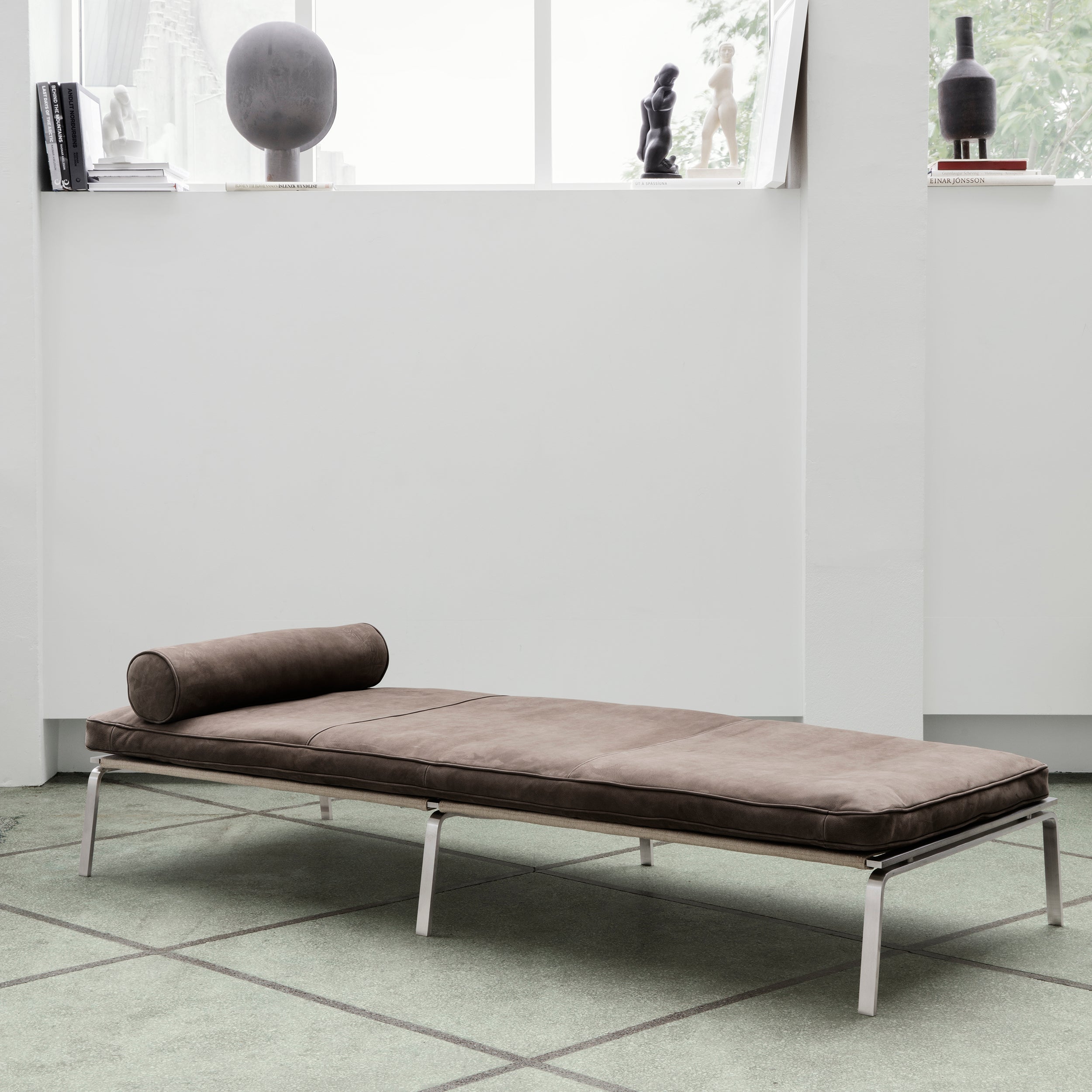 Man Daybed: Upholstered