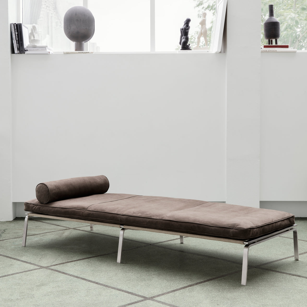 Man Daybed: Upholstered