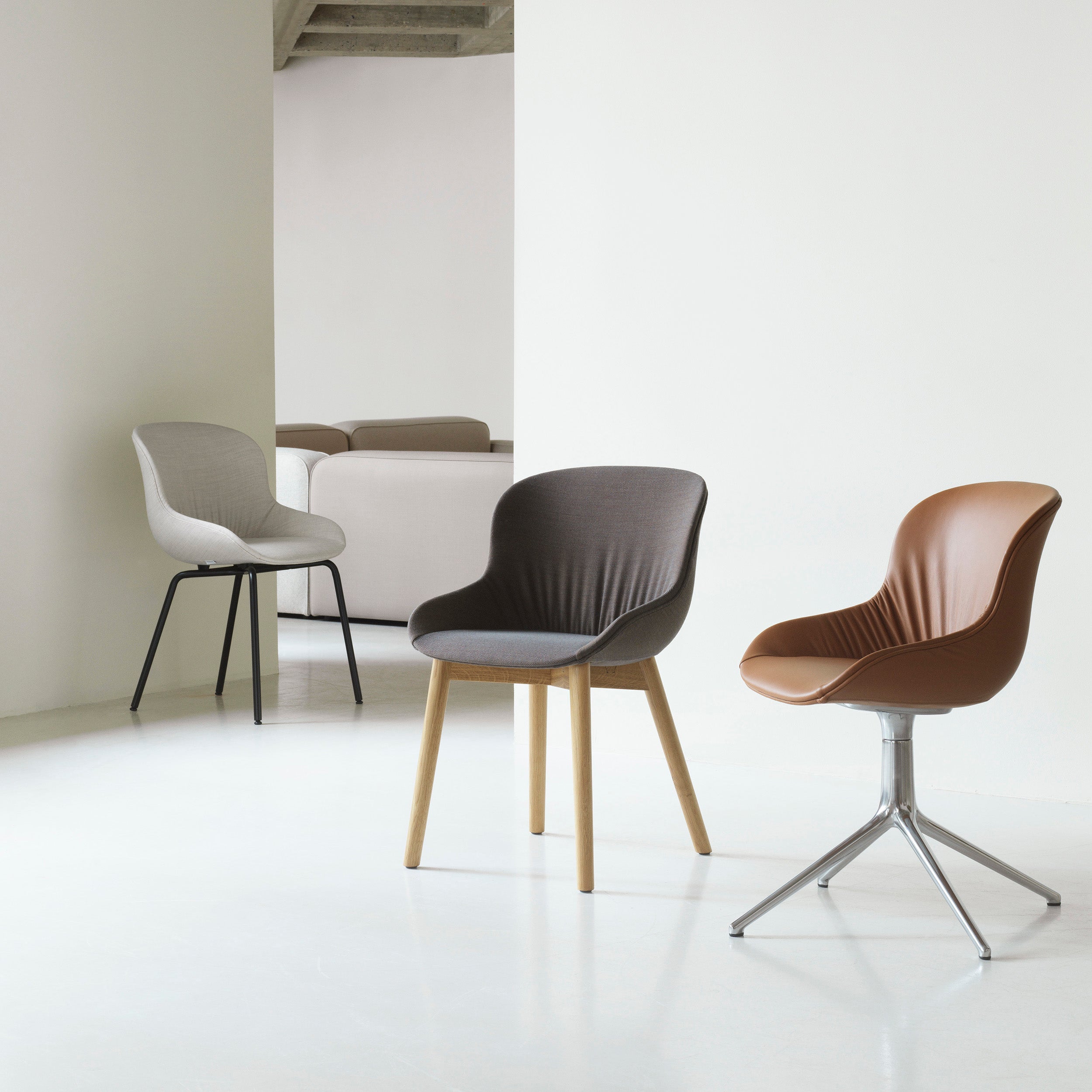 Hyg Comfort Chair: Wood Base + Full Upholstered