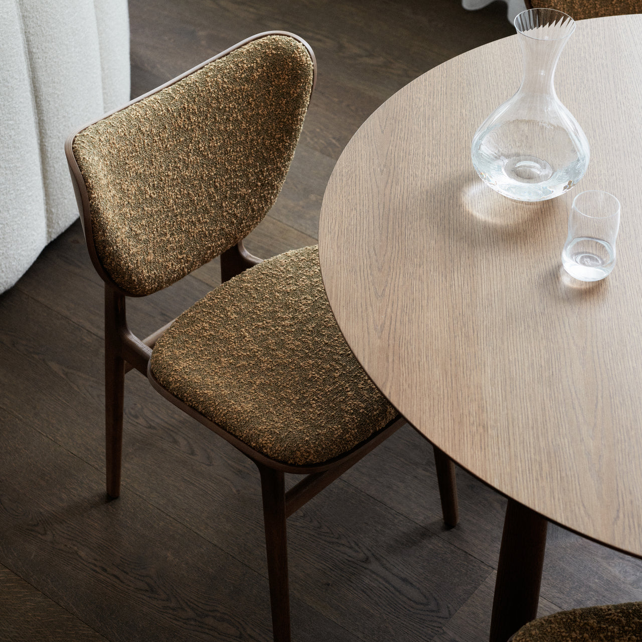 Oku Dining Table: Round