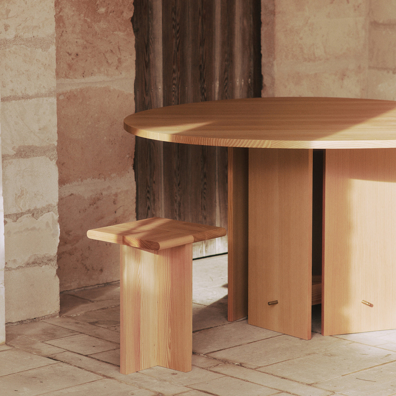 Aukko Dining Table