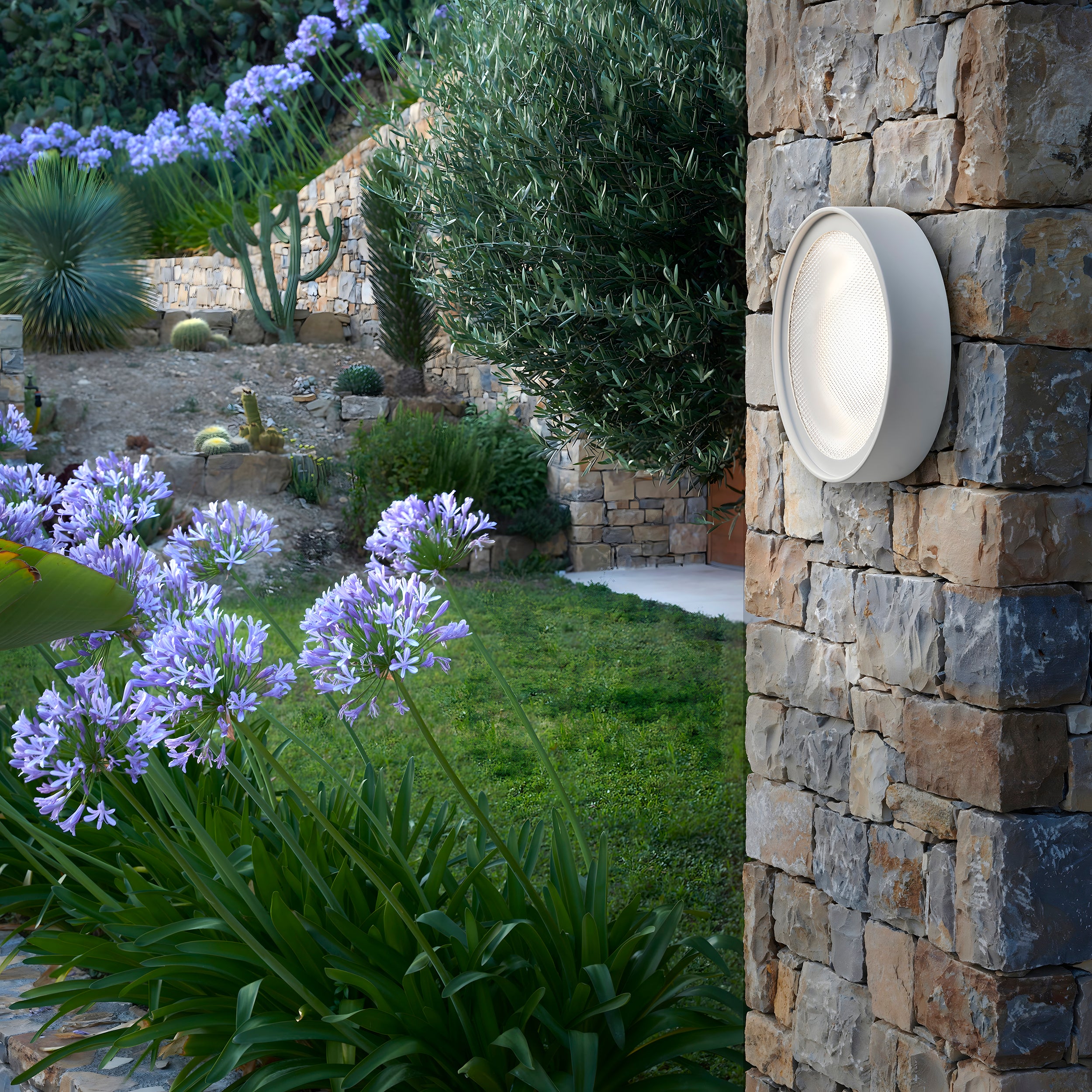 Berlin Wall Lamp: Outdoor