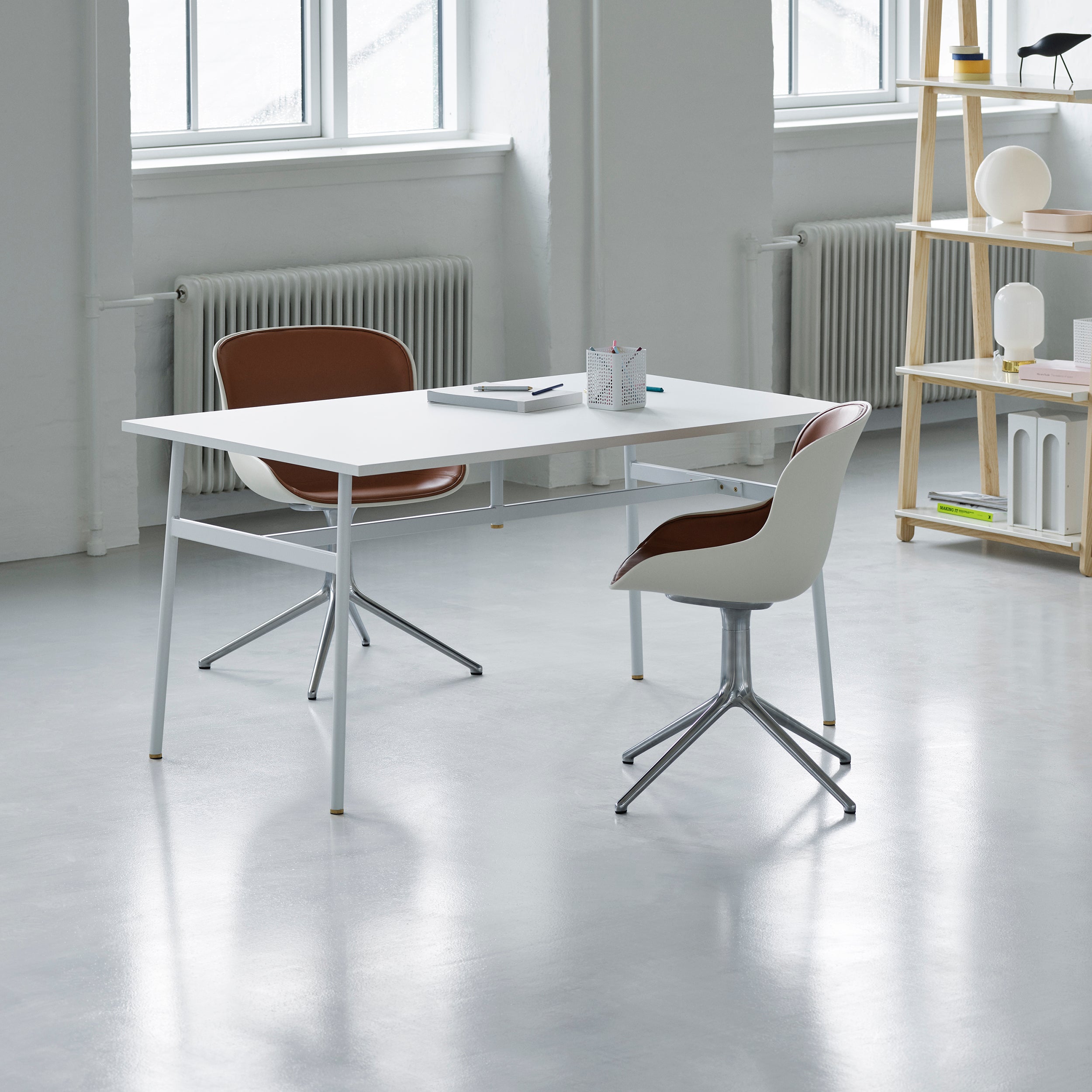 Hyg 4 Legs Swivel Chair: Front Upholstered