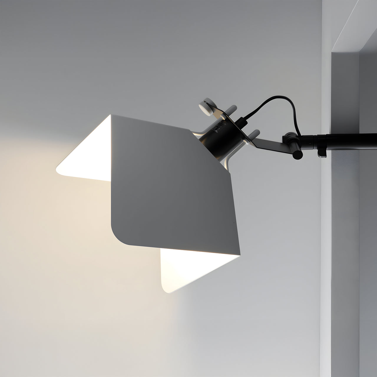 Triedro Table/Wall Sconce