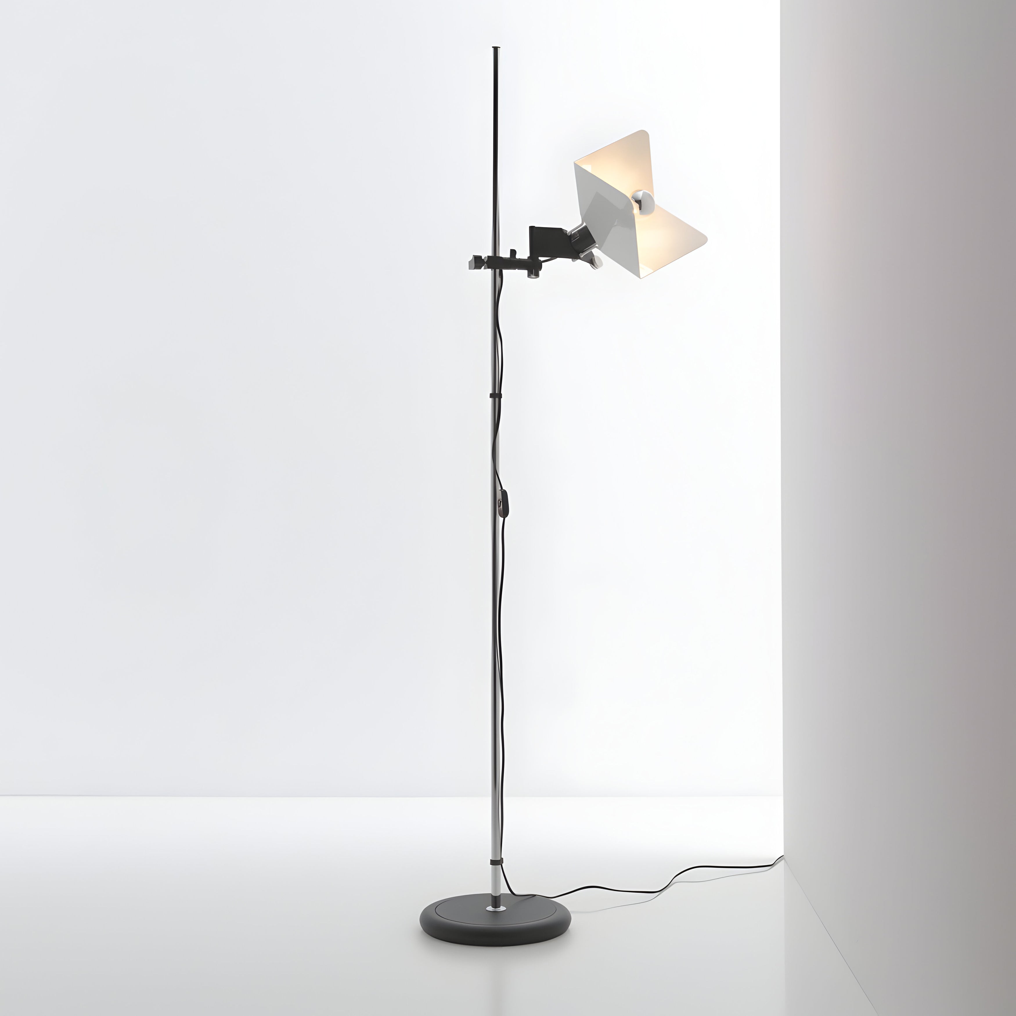 Triedro Floor Lamp